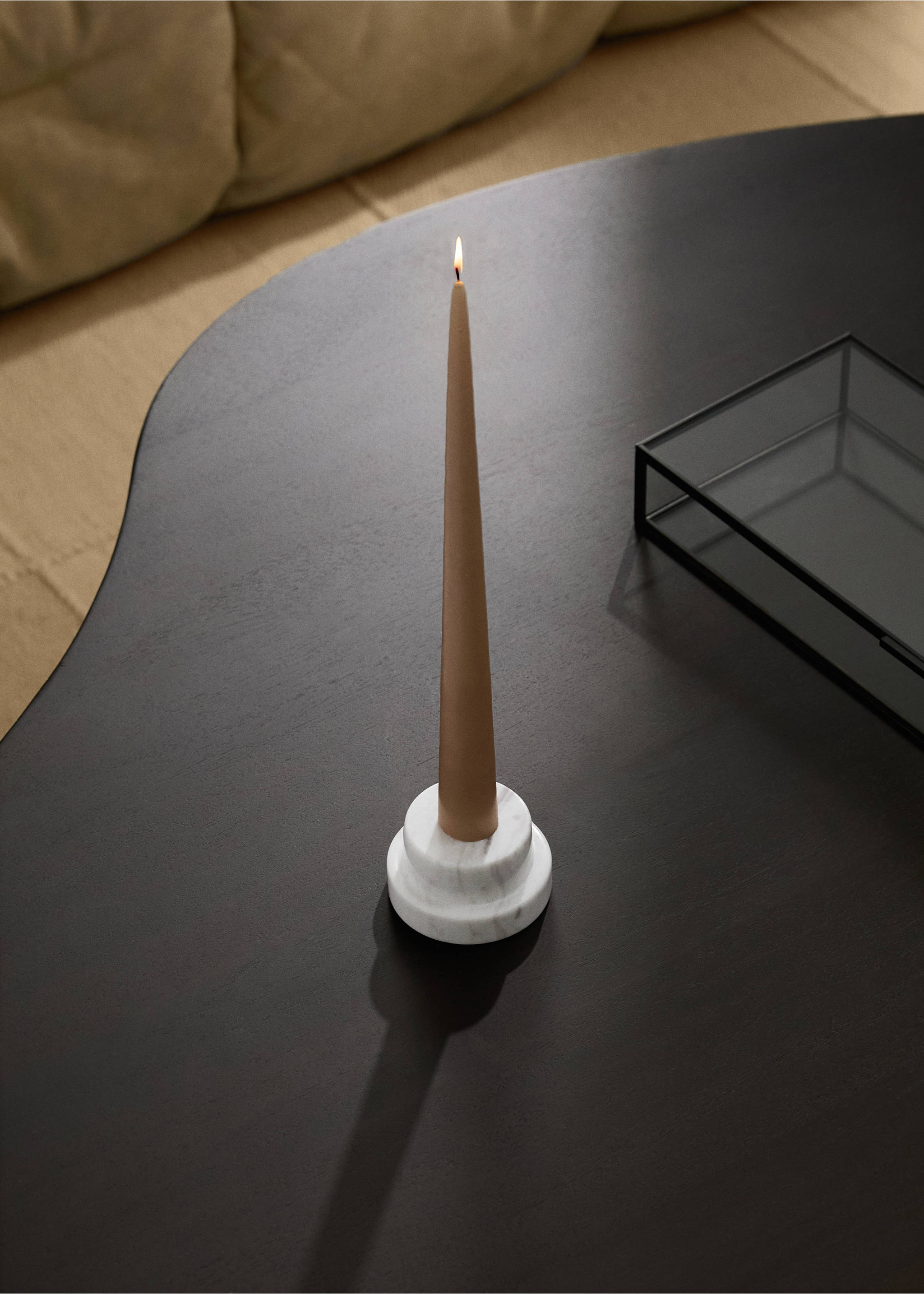 Χαμηλό μαρμάρινο κηροπήγιο δύο όψεων - Γενικό πλάνο, Λευκό. Ref: 17041531-00.