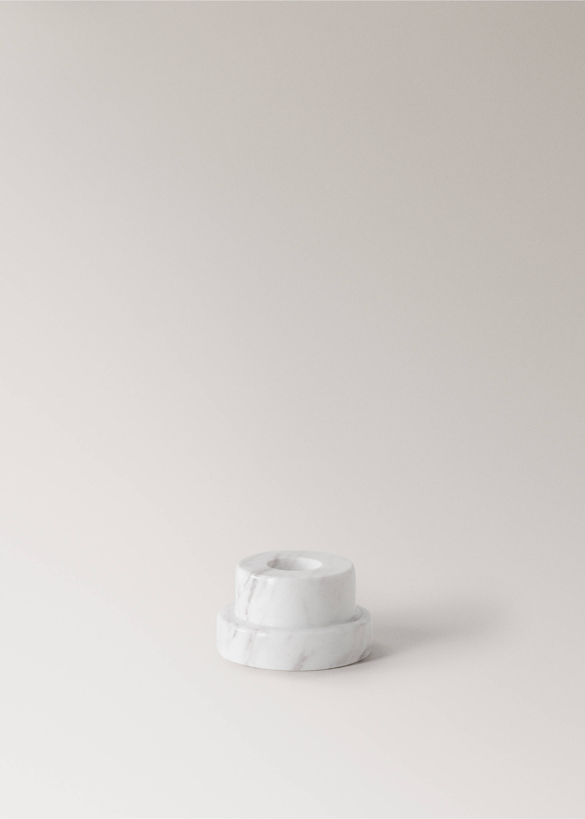 Χαμηλό μαρμάρινο κηροπήγιο δύο όψεων - Προϊόν χωρίς μοντέλο, Λευκό. Ref: 17041531-00.