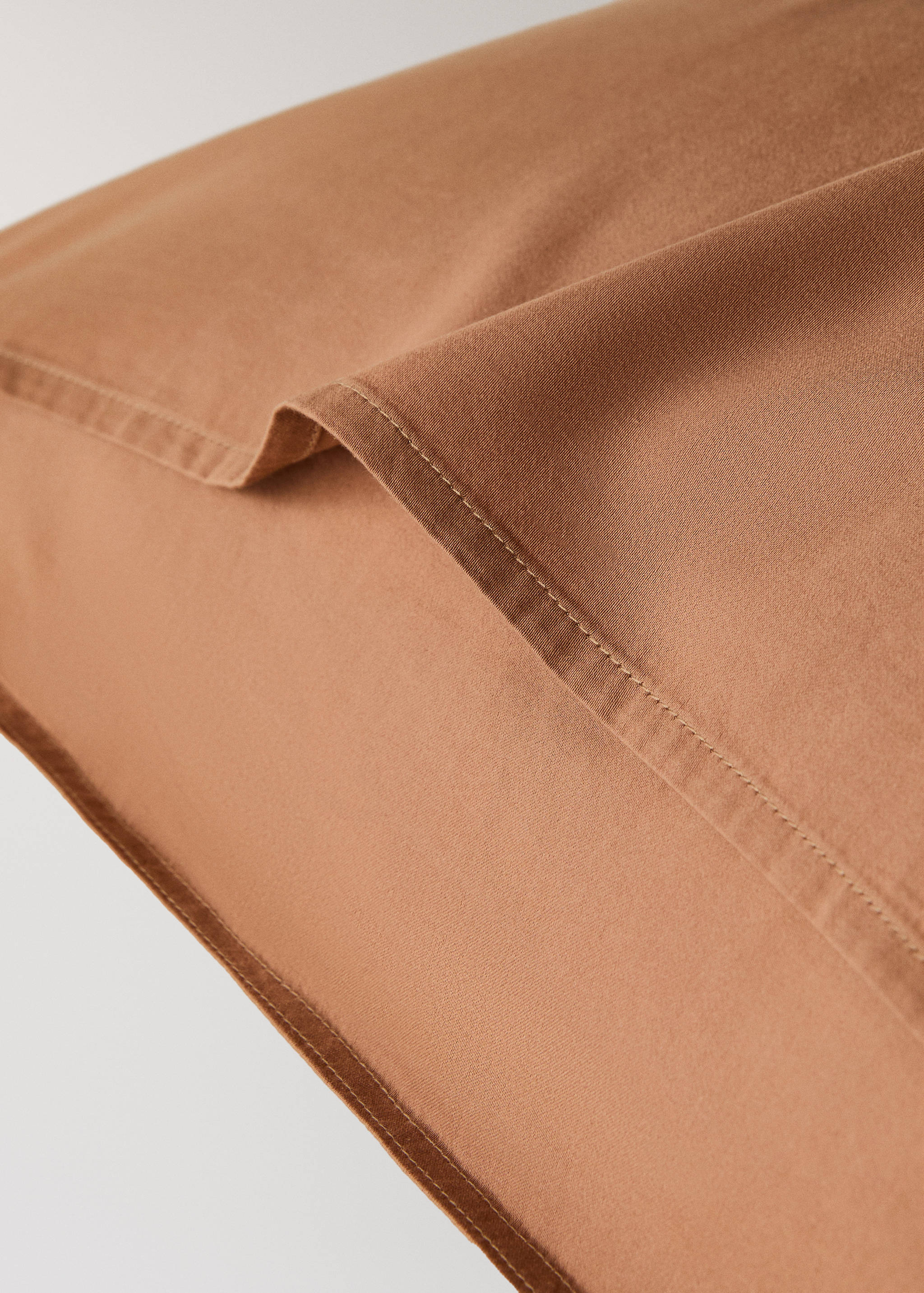 Two washed cotton satin pillowcases with double stitching 60x60 cm - Details of the article 2