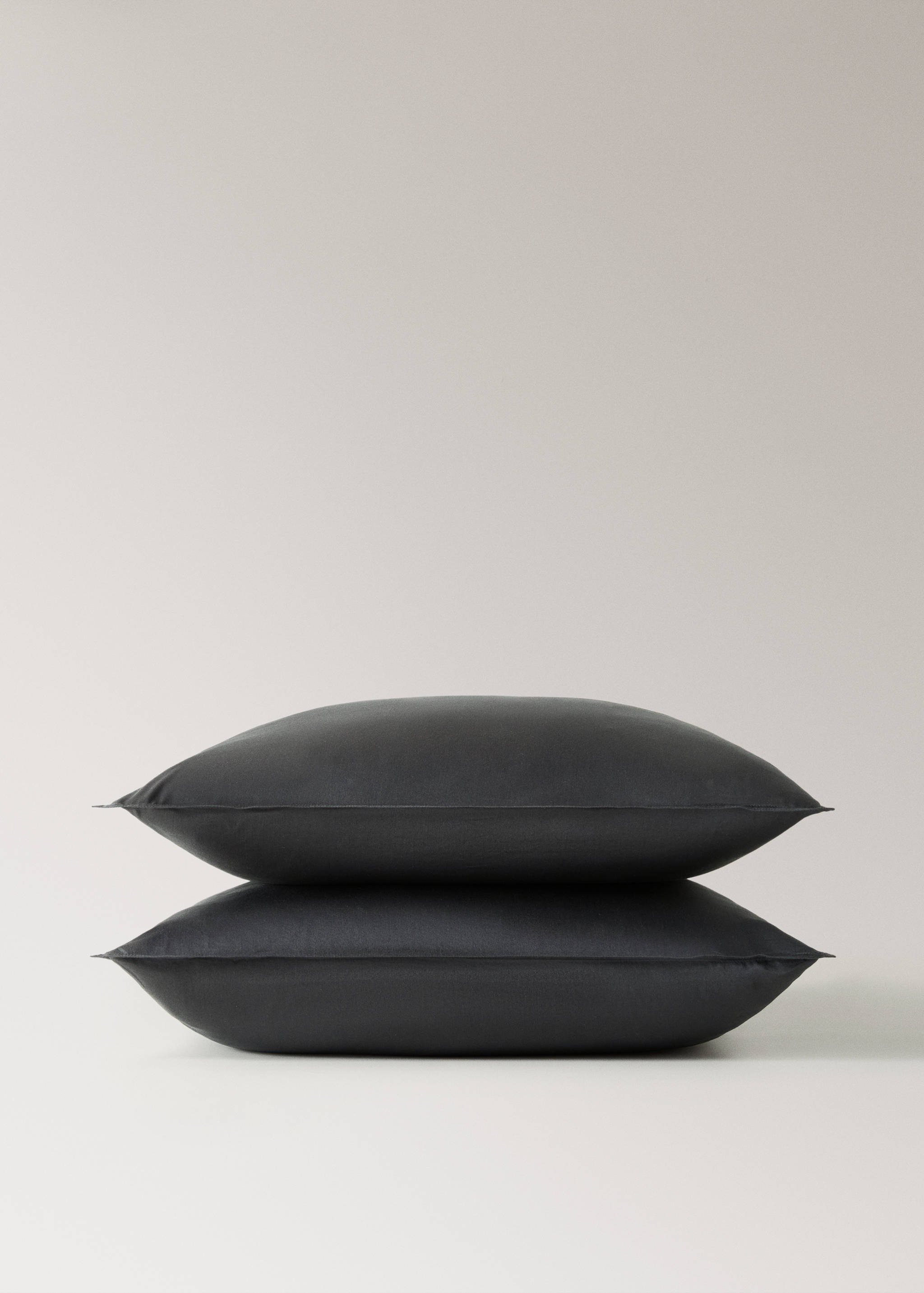 Two washed cotton satin pillowcases with double stitching 60x60 cm - Details of the article 1