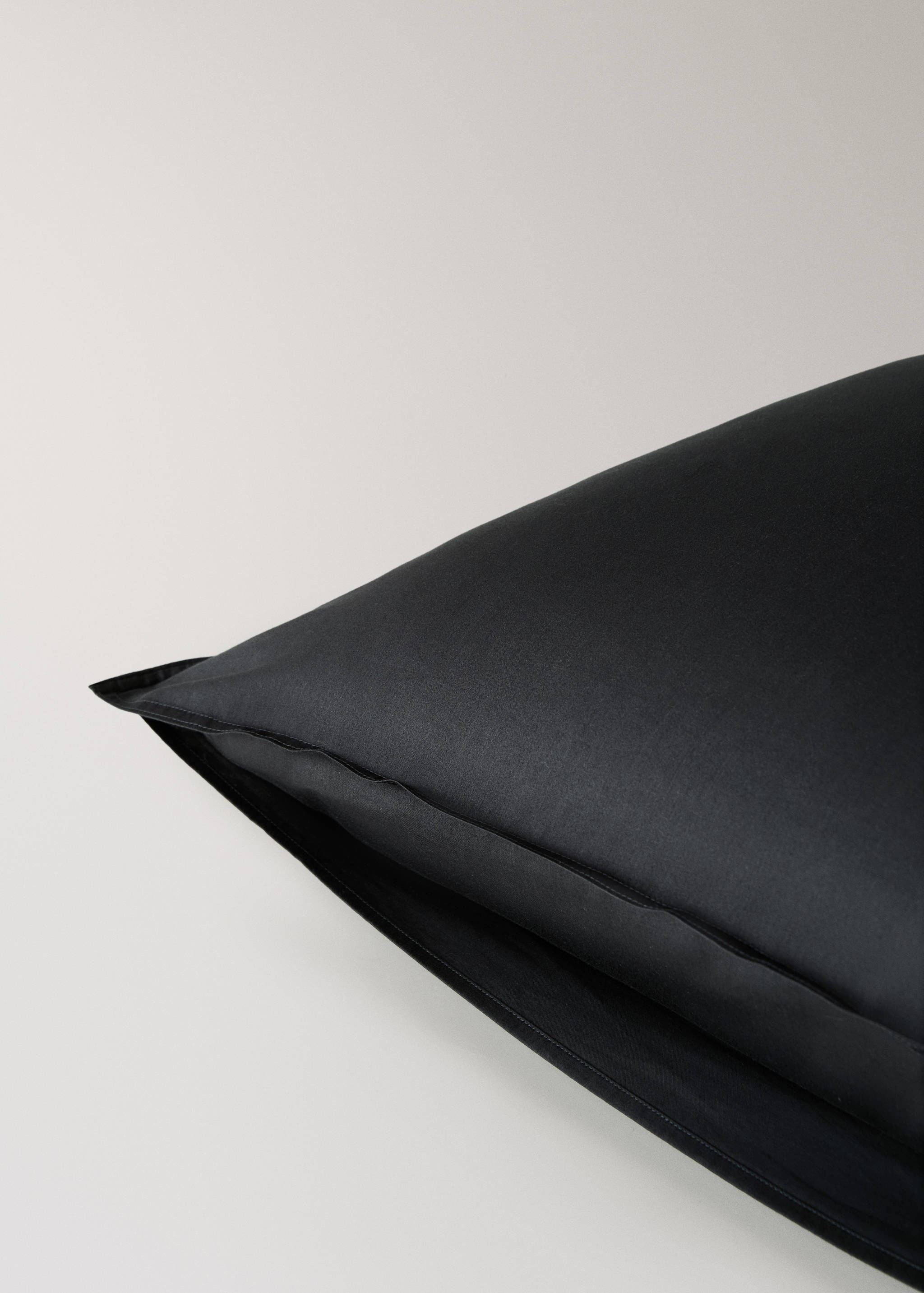Two washed cotton satin pillowcases with double stitching 60x60 cm - Details of the article 3