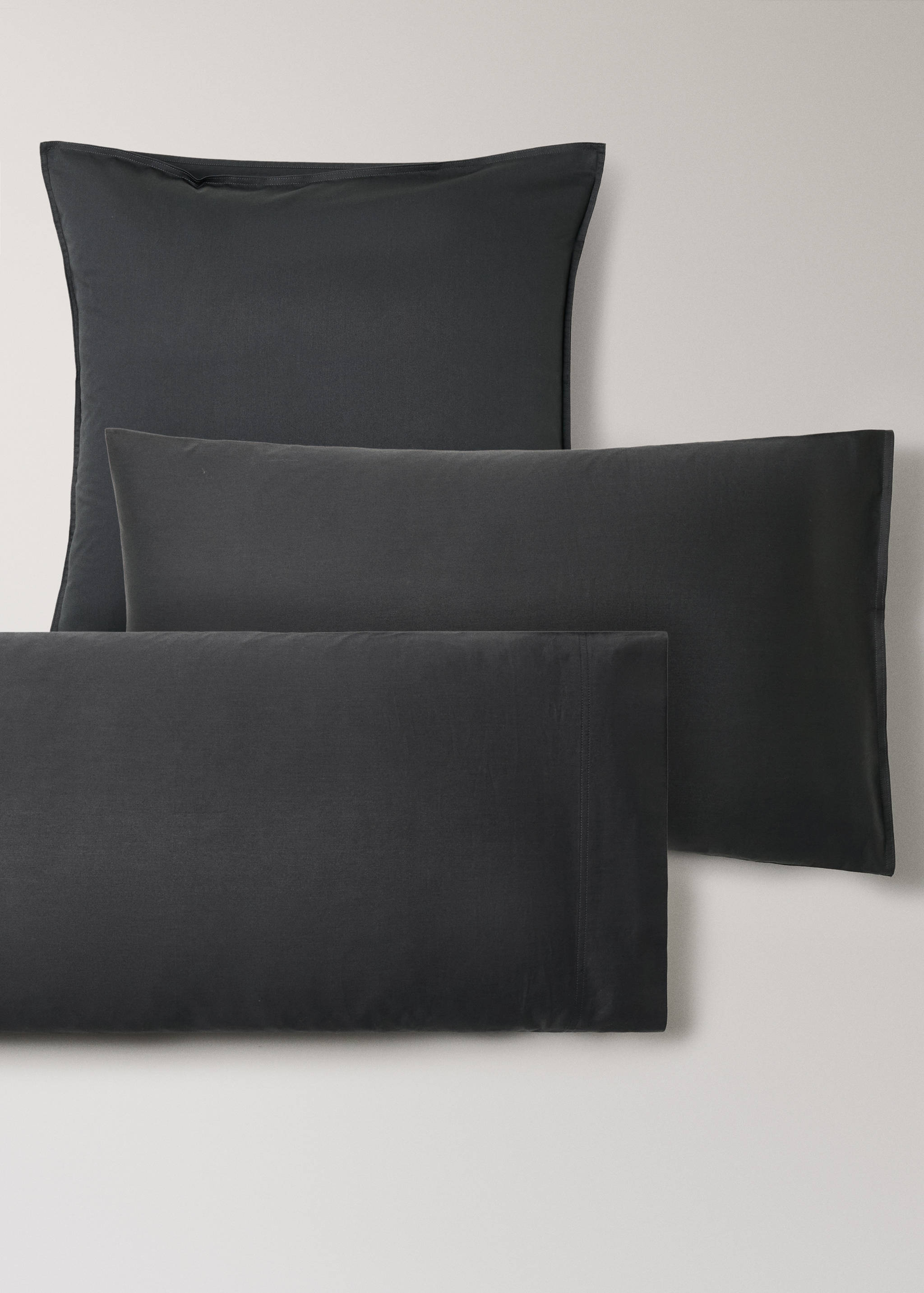 Two washed cotton satin pillowcases with double stitching 60x60 cm - Details of the article 4