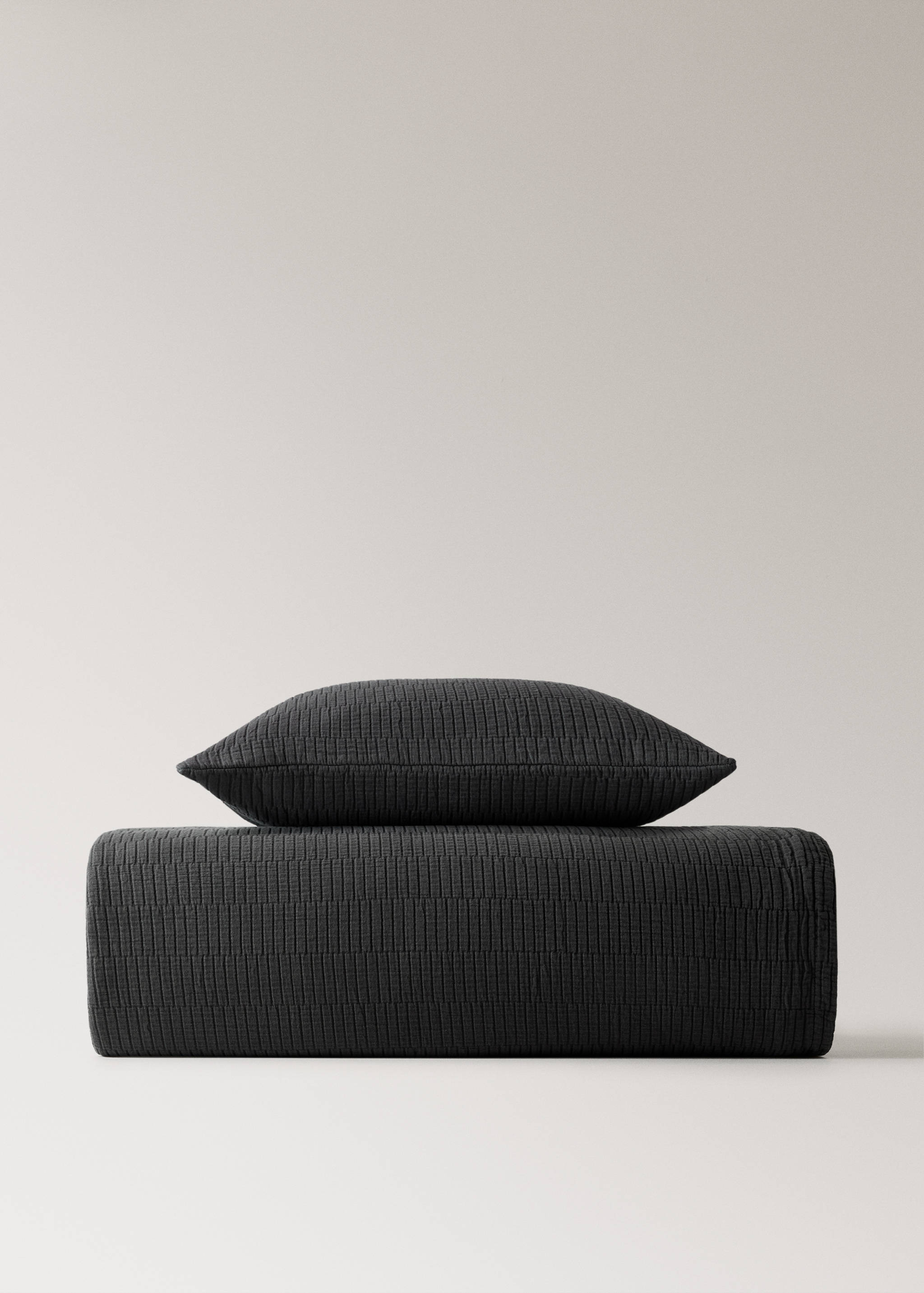 Garment-dyed bedspread with hem for 135/150 cm bed - Details of the article 3