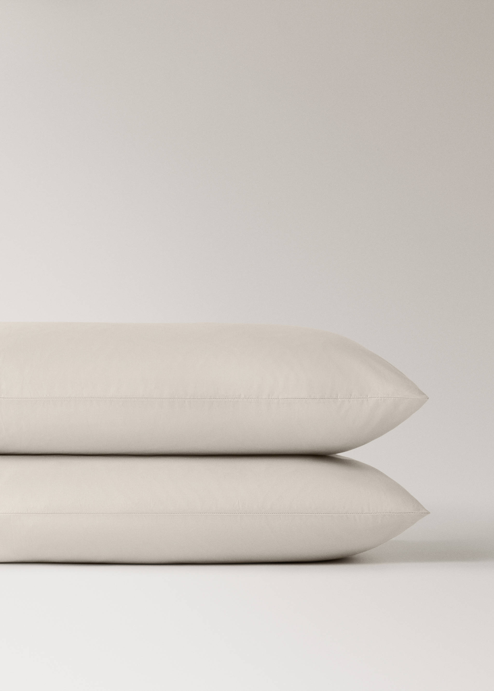 Two 500-thread count cotton percale pillowcases with rounded piping detail 50x75 cm - Details of the article 1