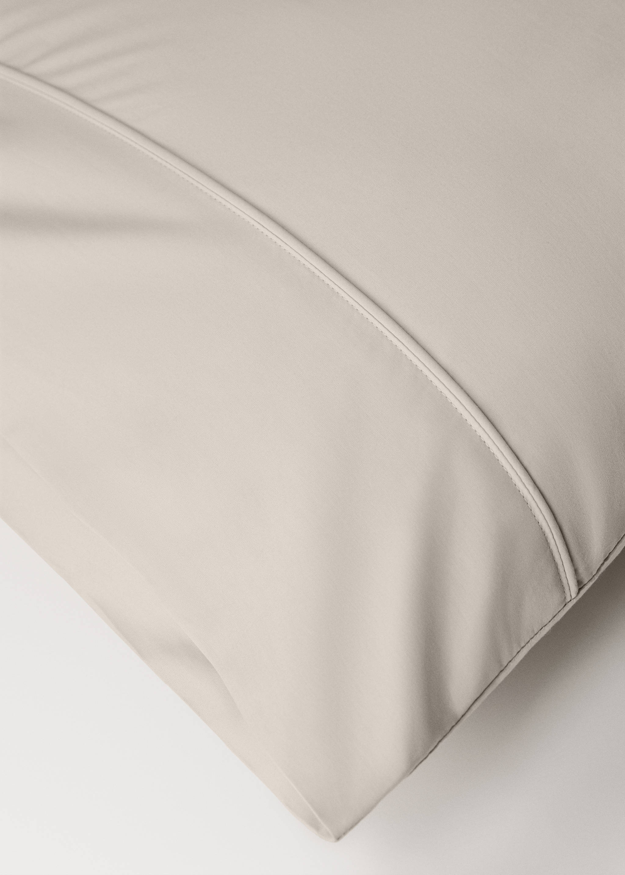 Two 500-thread count cotton percale pillowcases with rounded piping detail 50x75 cm - Details of the article 2