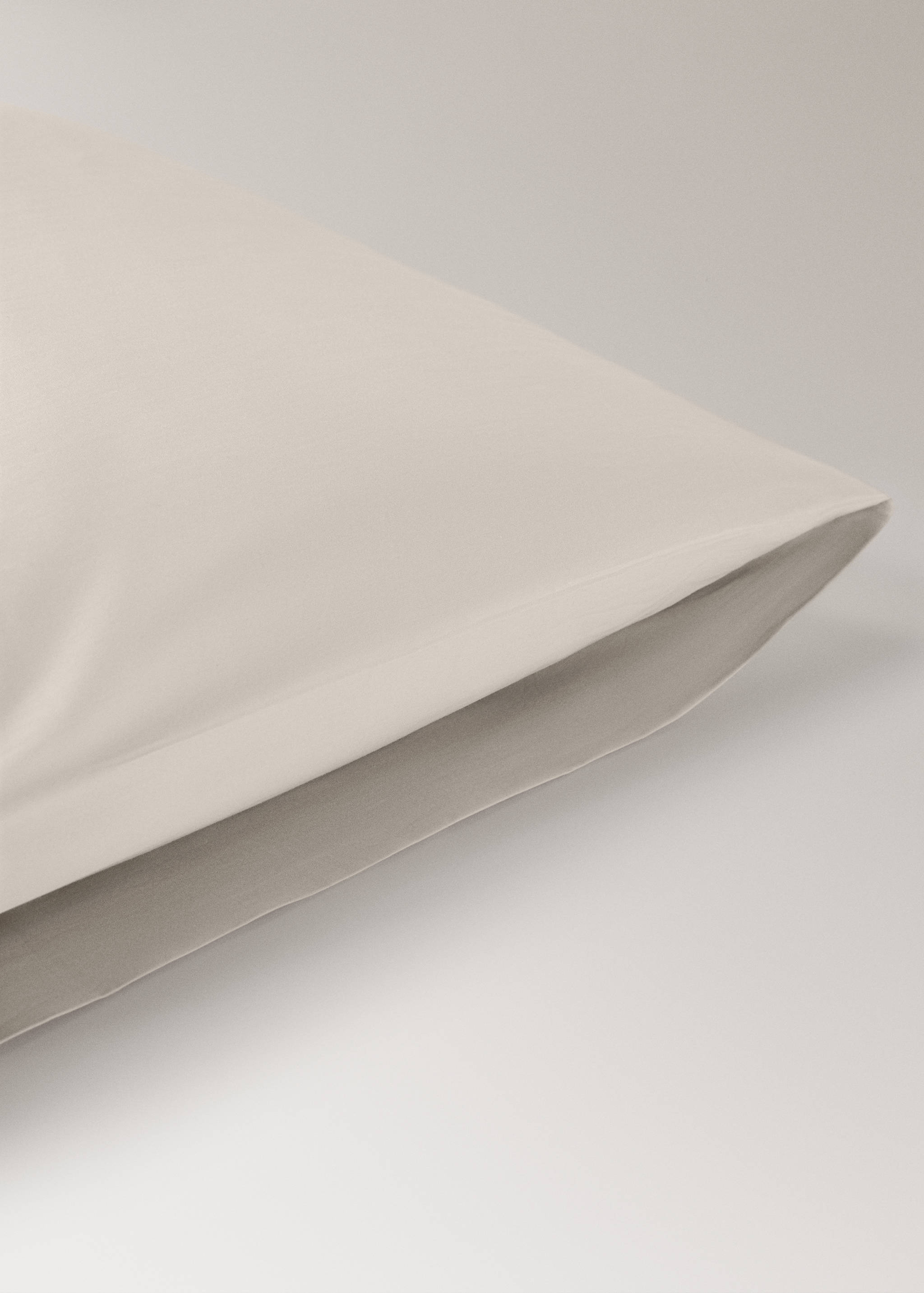 Two 500-thread count cotton percale pillowcases with rounded piping detail 50x75 cm - Details of the article 3