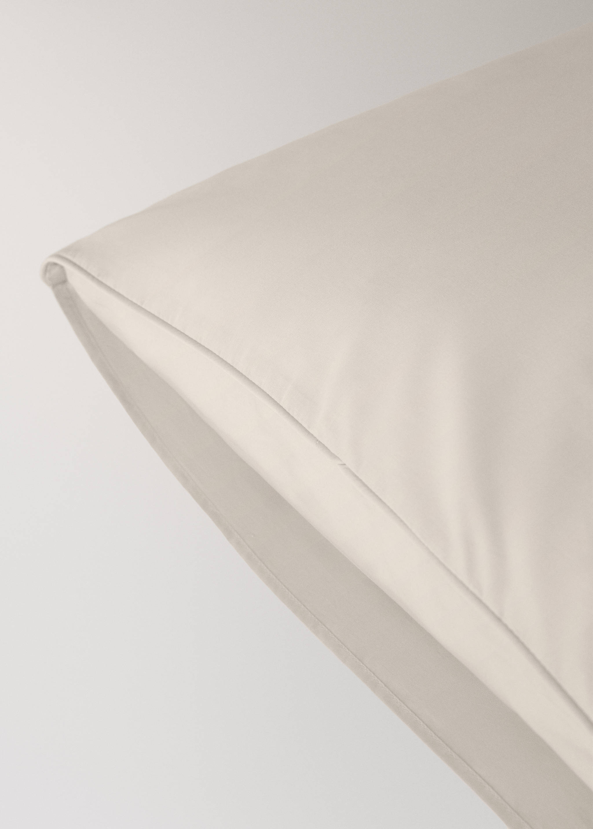 Two 500-thread count cotton percale pillowcases with rounded piping detail 60x60 cm - Details of the article 3