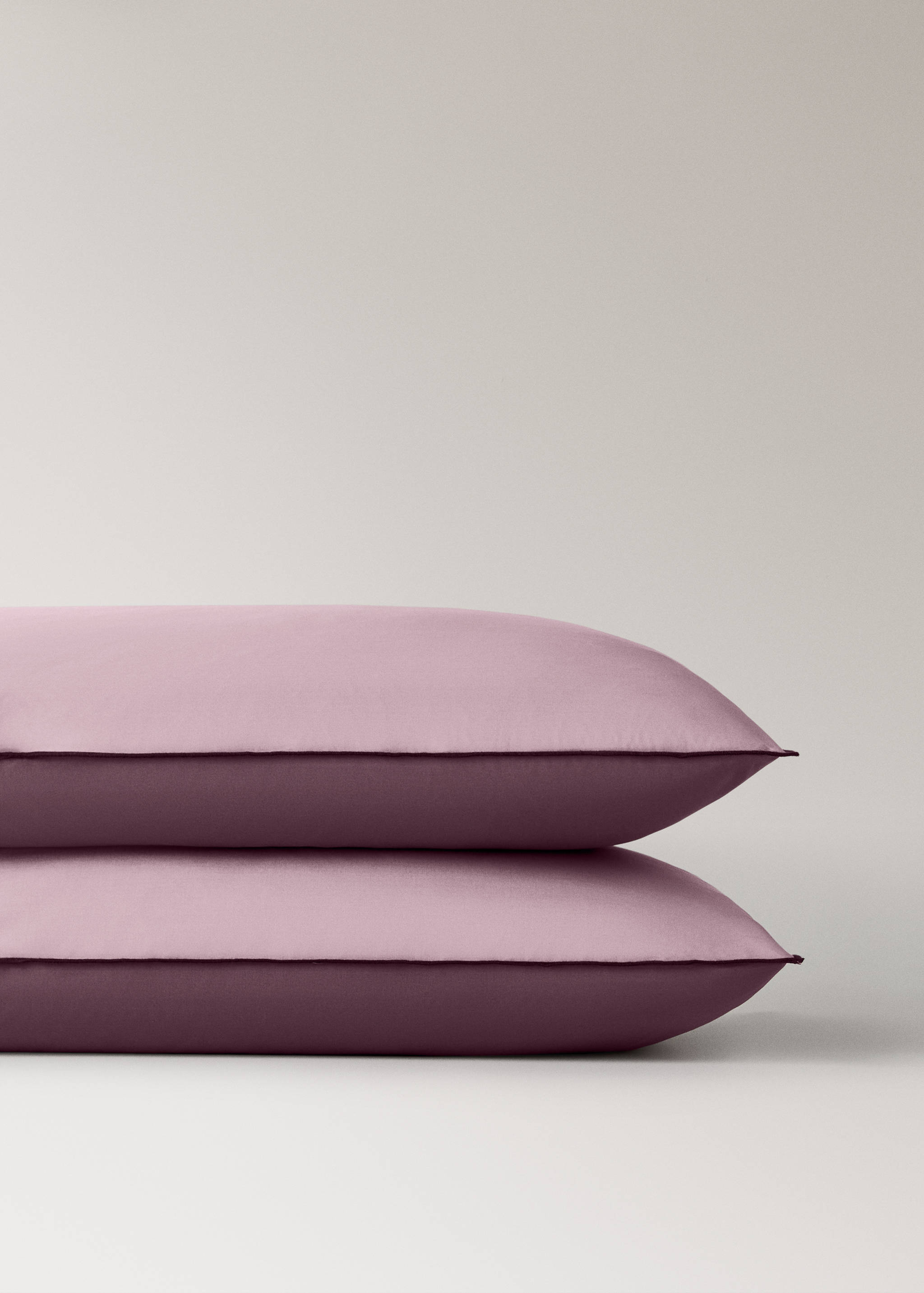 Two 200-thread count percale cotton pillowcases with contrasting overlock 50x75 cm - Details of the article 1