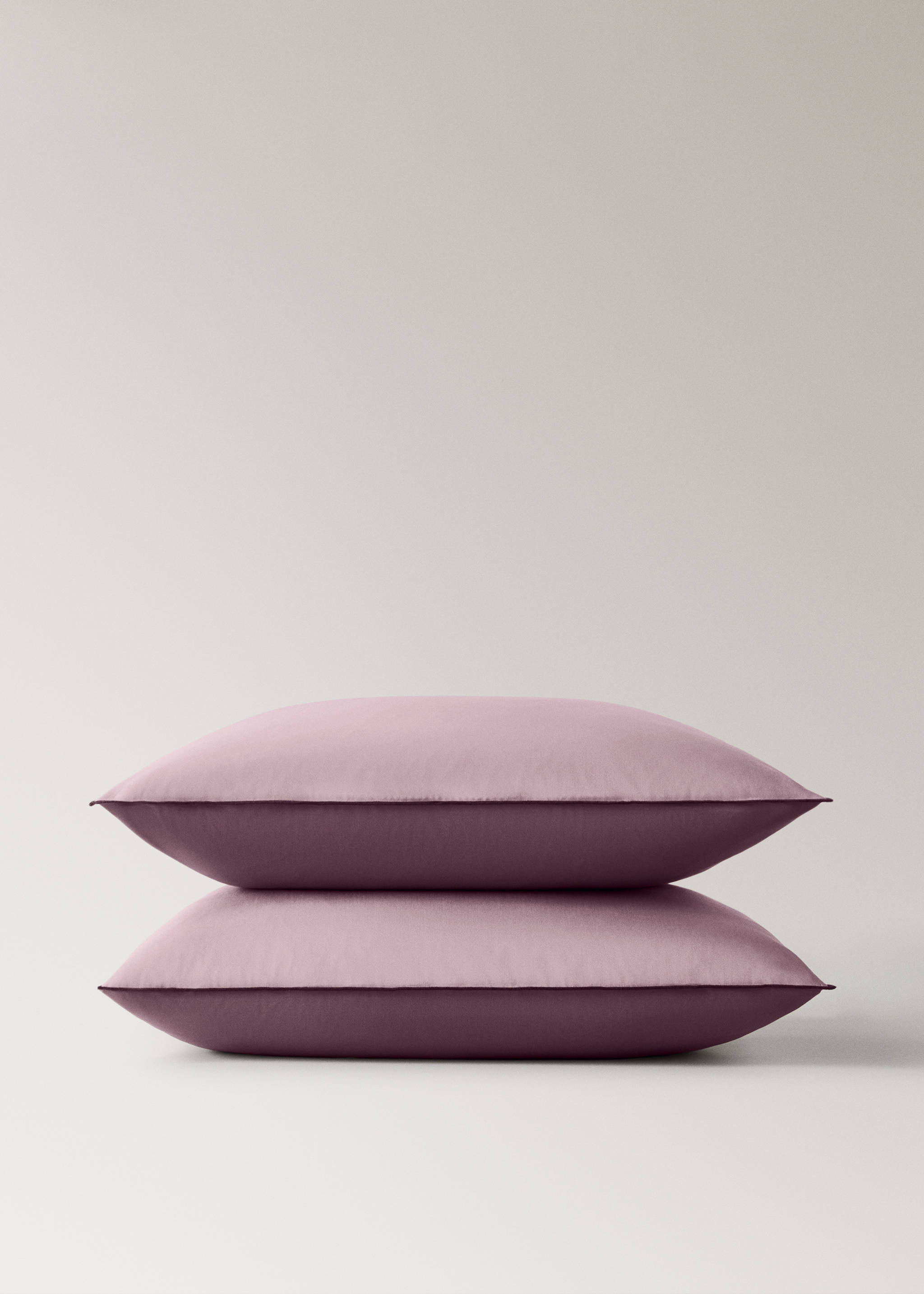 Two 200-thread count percale cotton pillowcases with contrasting overlock 60x60 cm - Details of the article 1