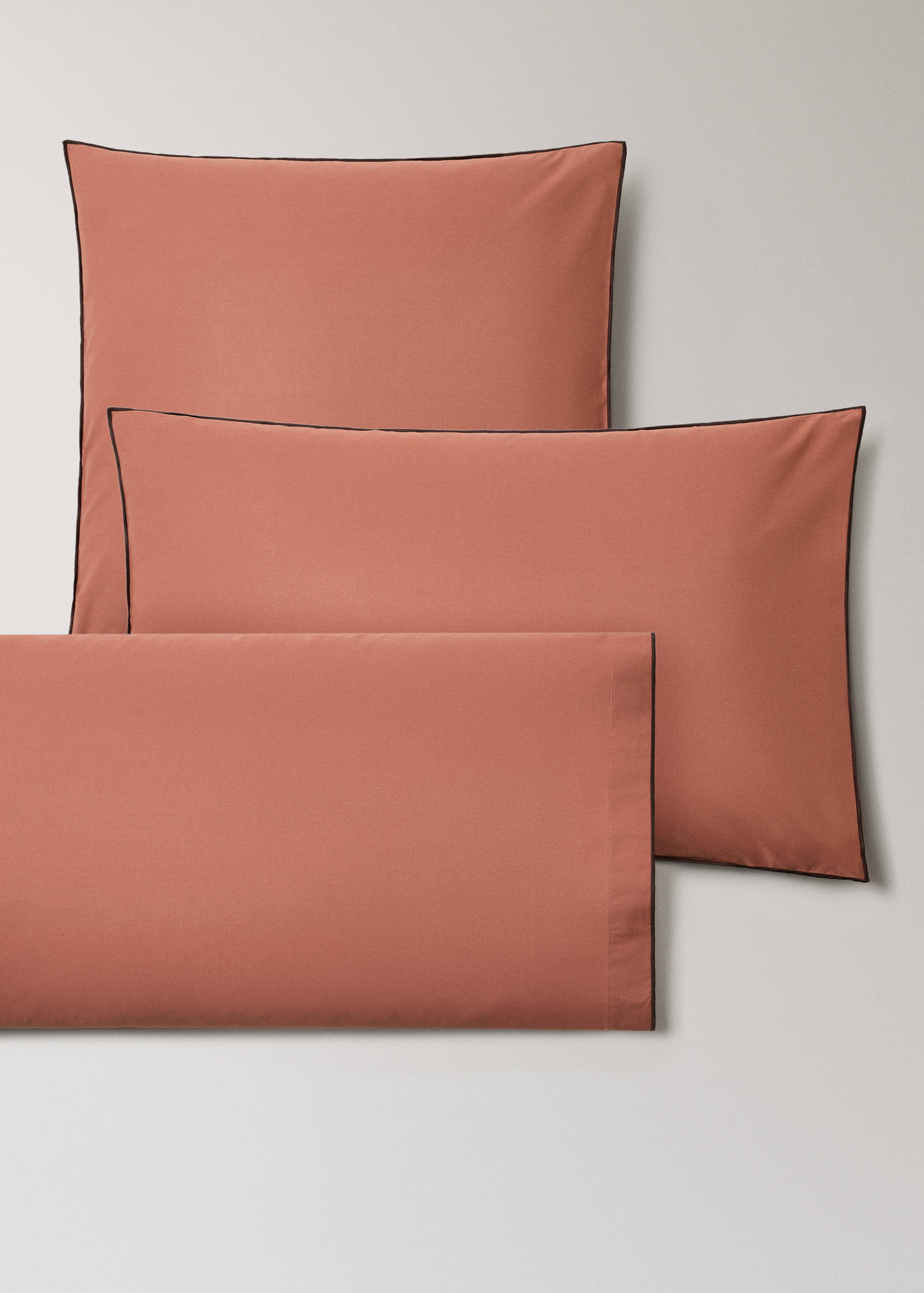 Two 200-thread count percale cotton pillowcases with contrasting overlock 60x60 cm - Details of the article 4