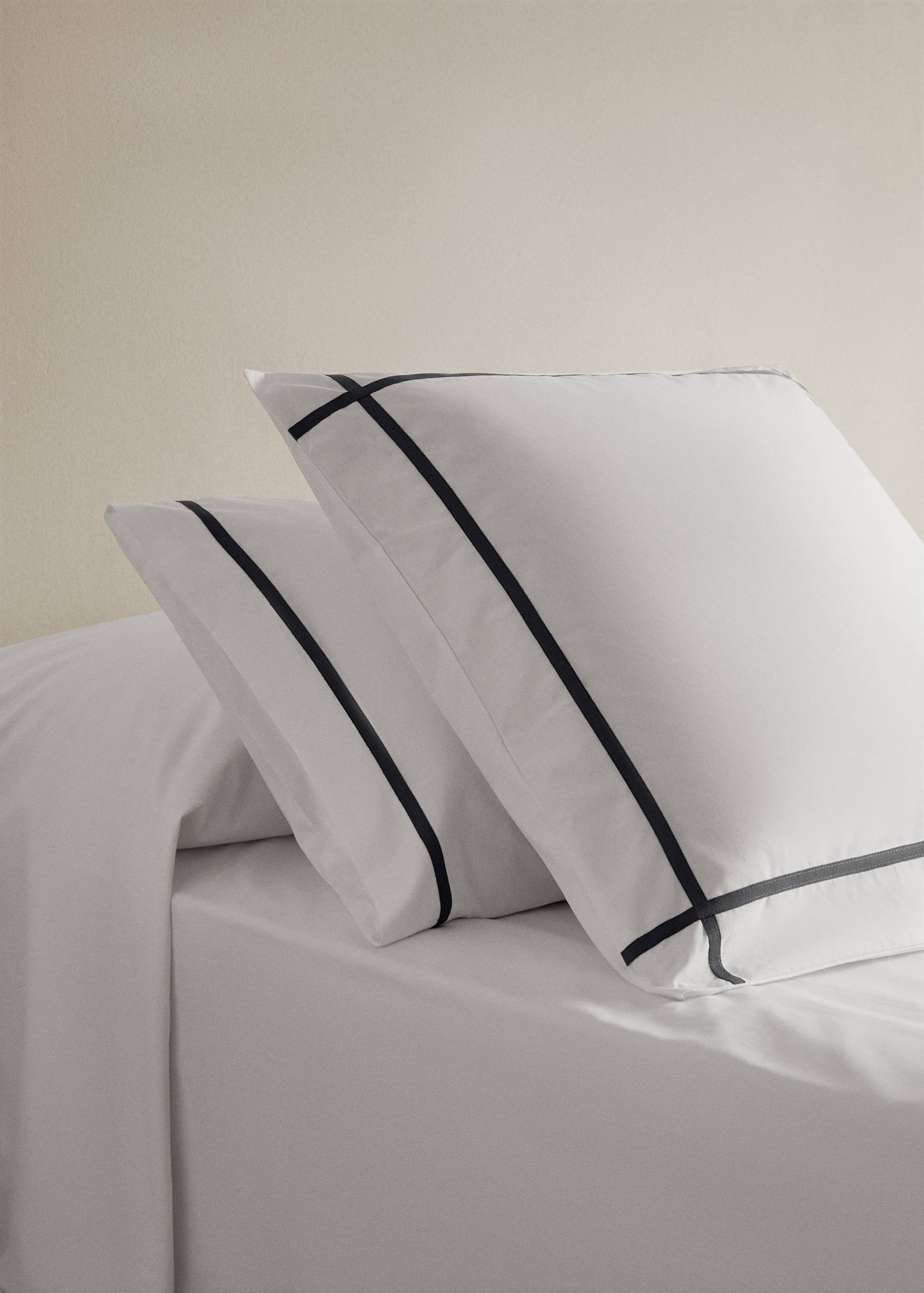 Two 200-thread count percale cotton pillowcases 50x75cm - General plane
