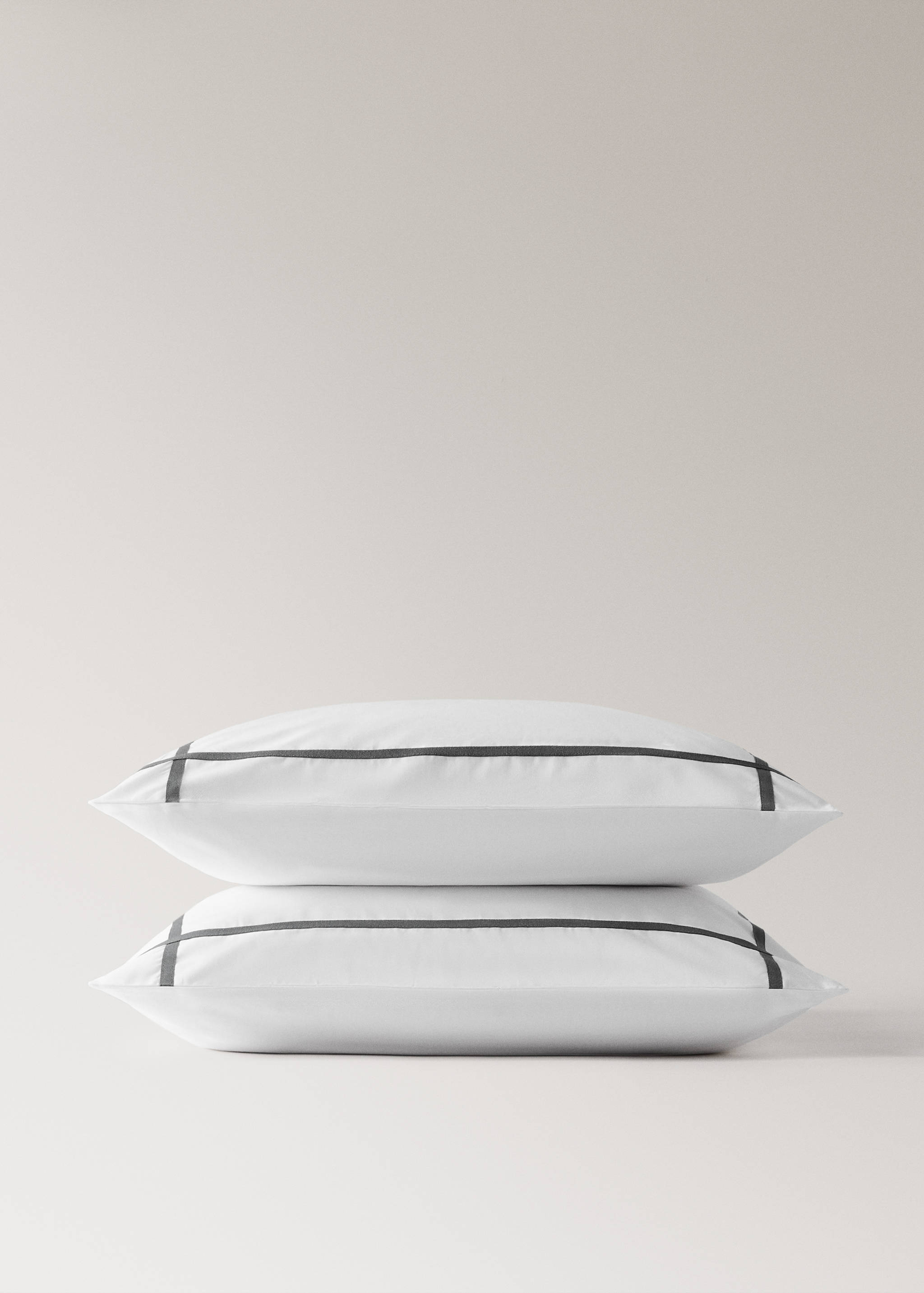 Two 200-thread count percale cotton pillowcases 60x60 cm - Details of the article 1