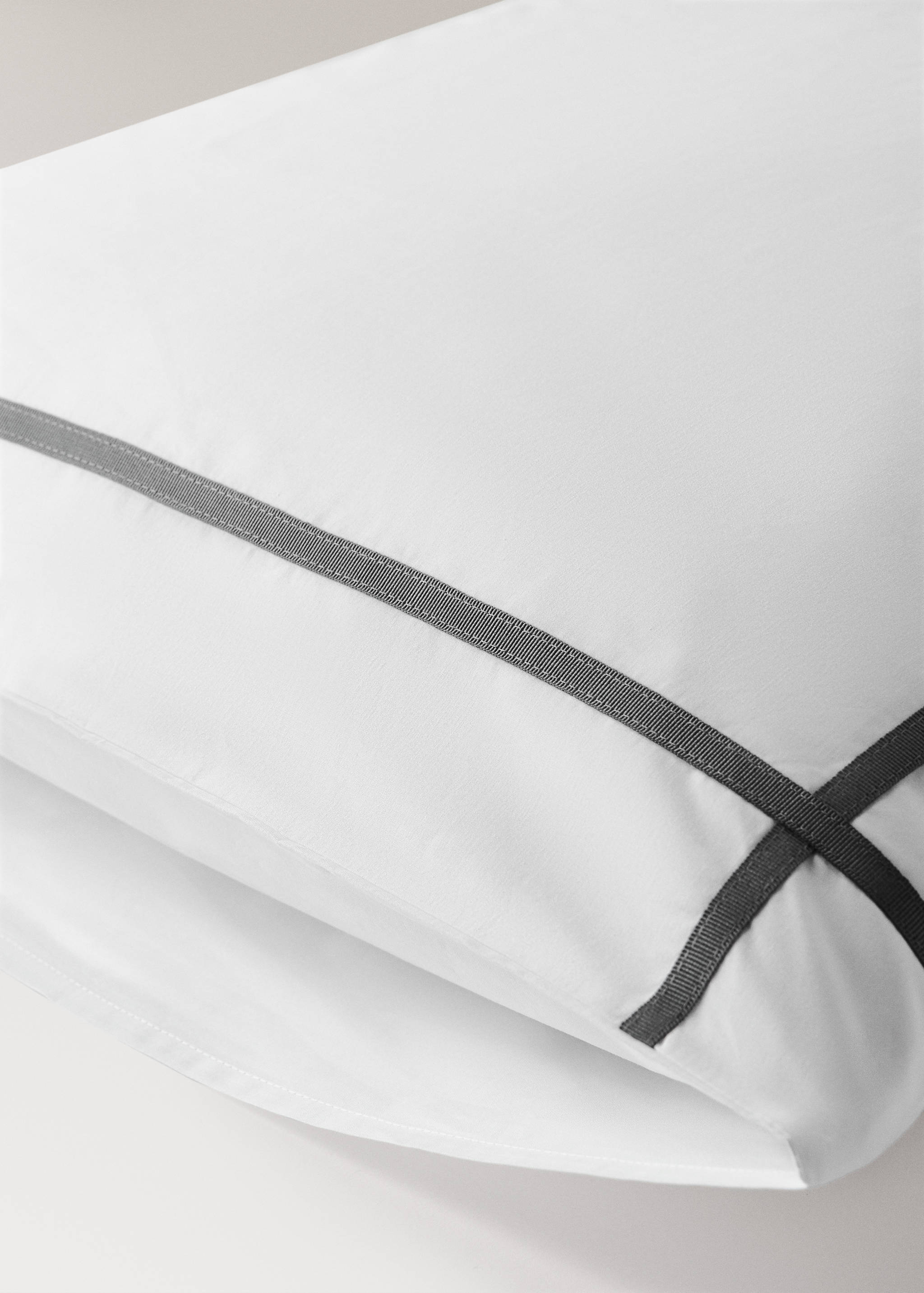 Two 200-thread count percale cotton pillowcases 60x60 cm - Details of the article 2