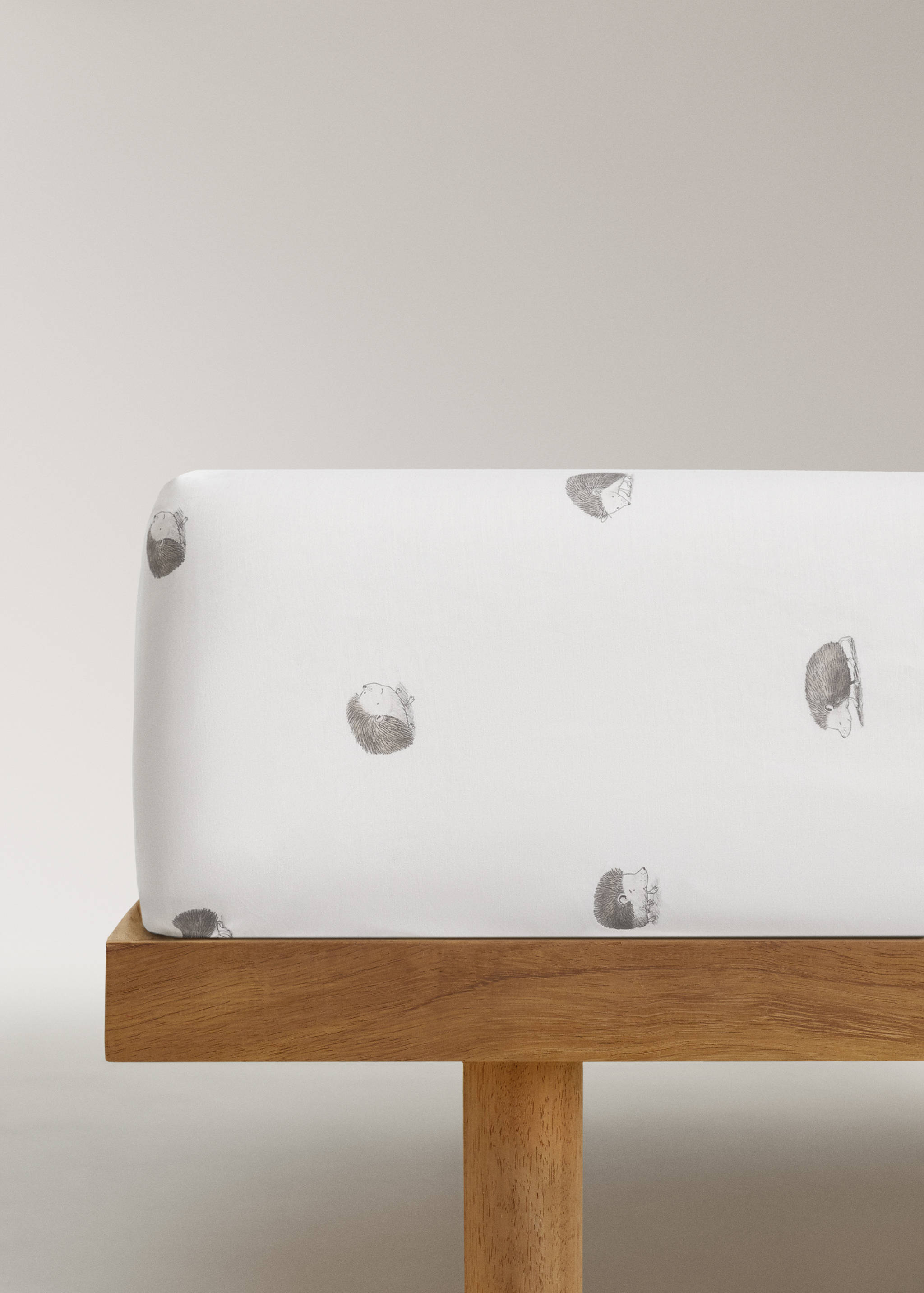 Children's percale cotton fitted sheet with hedgehog print for 90 cm bed - Article without model