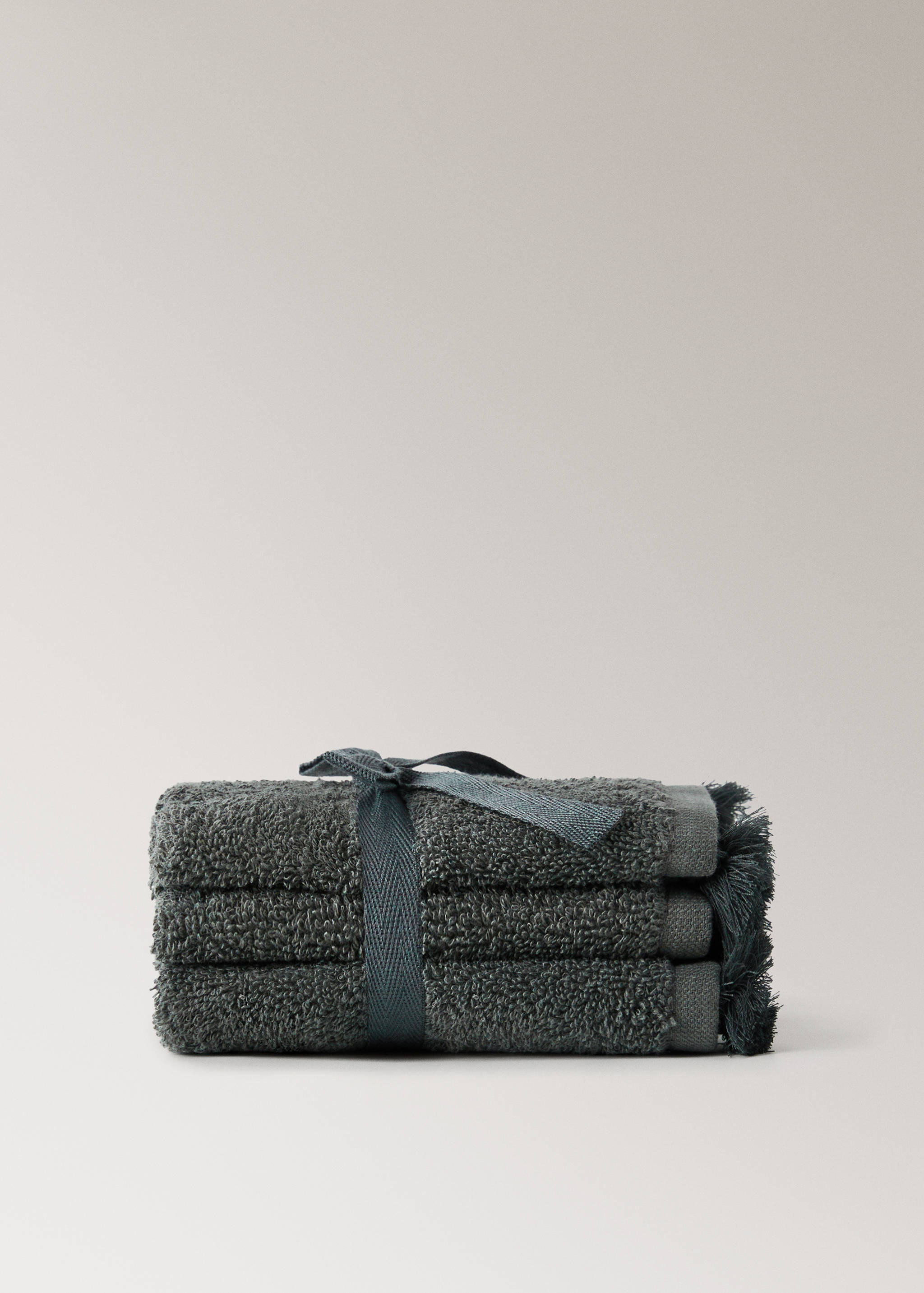 Set of 3 towels with pom-pom - Article without model