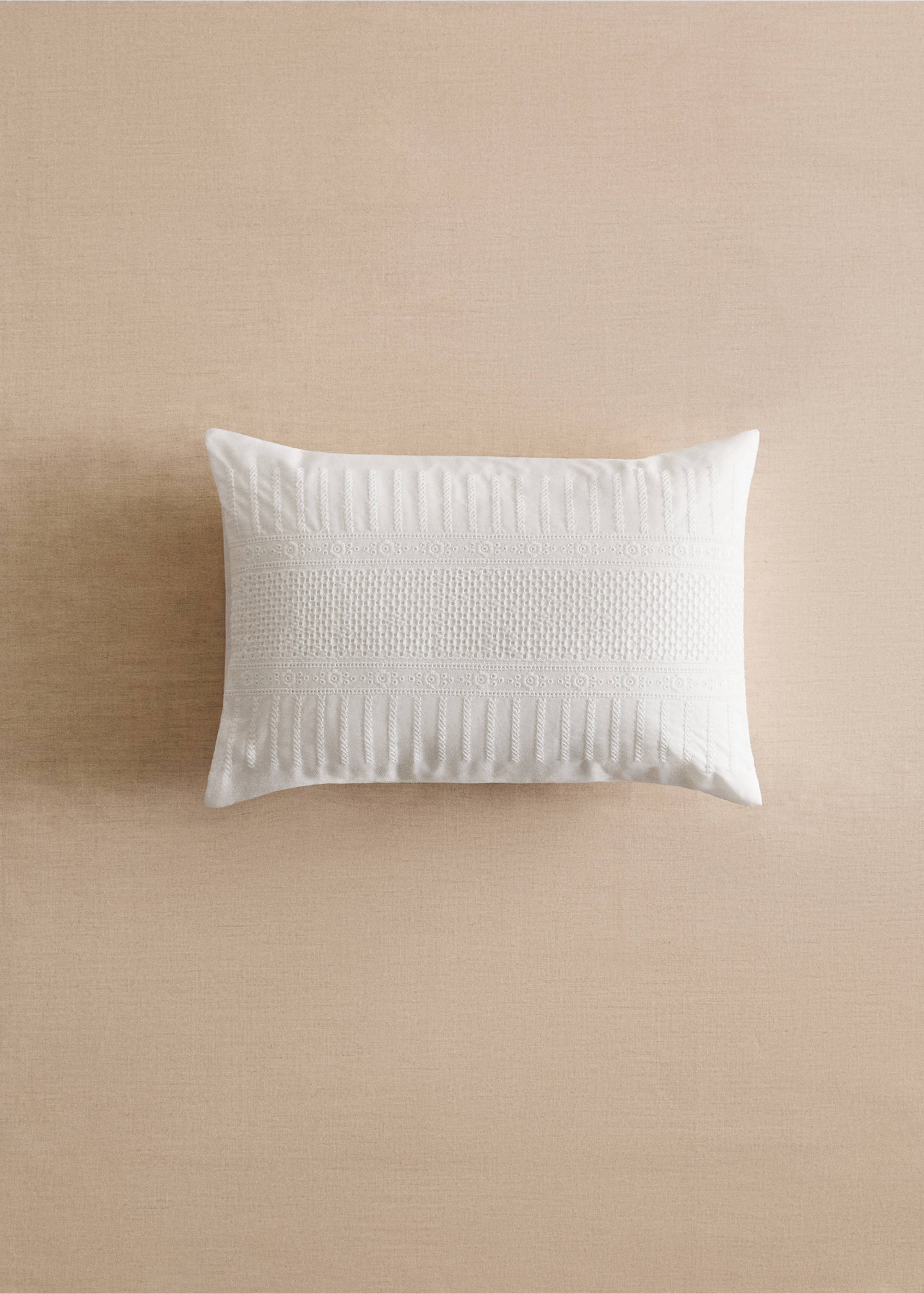 Children's cotton cushion cover with embroidered details 20x30 cm - General plane, White. Ref: 17041587-00.