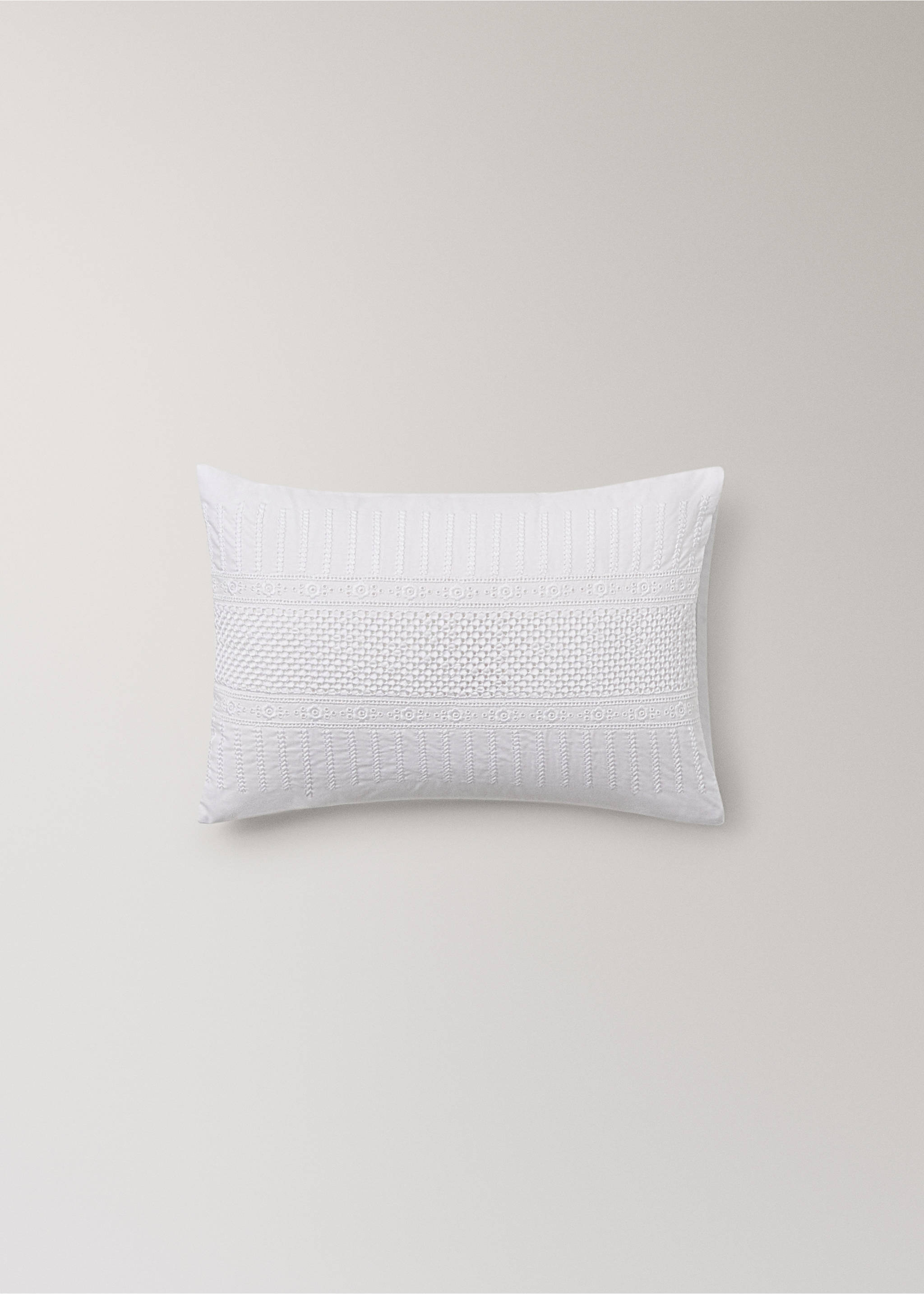 Children's cotton cushion cover with embroidered details 20x30 cm - Article without model, White. Ref: 17041587-00.