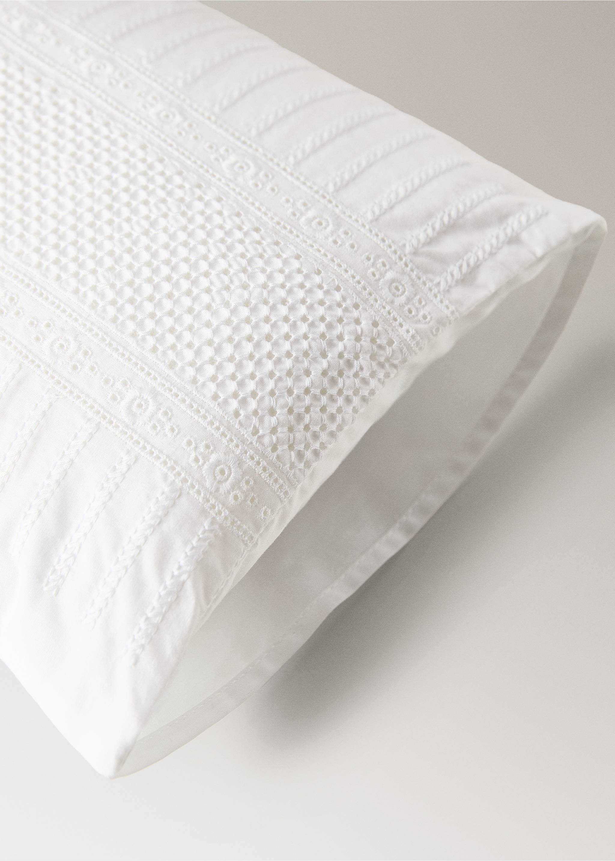 Children's cotton cushion cover with embroidered details 20x30 cm - Details of the article 2, White. Ref: 17041587-00.