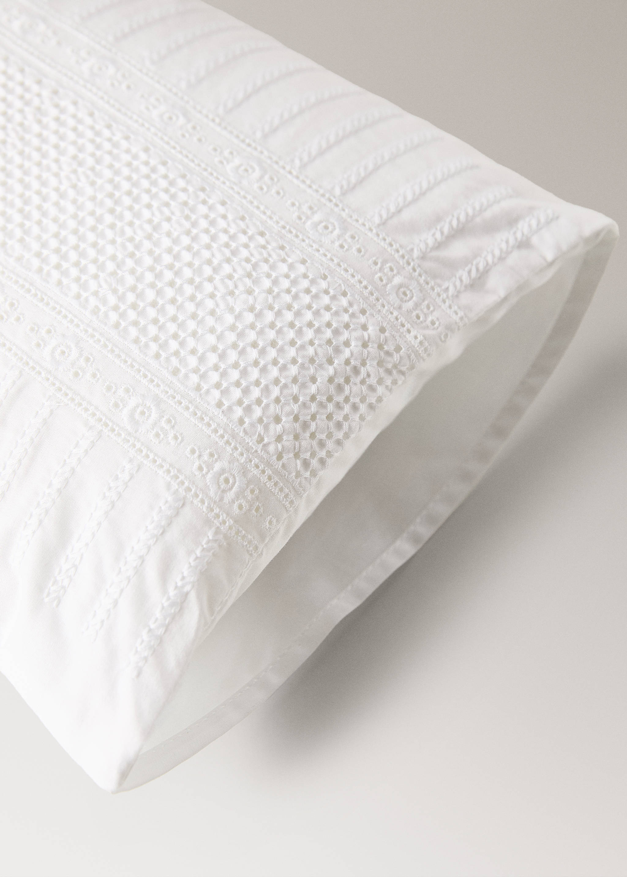 Kinderkissenbezug aus Baumwolle mit Stickereien 20 x 30 cm - Detail des Artikels 2