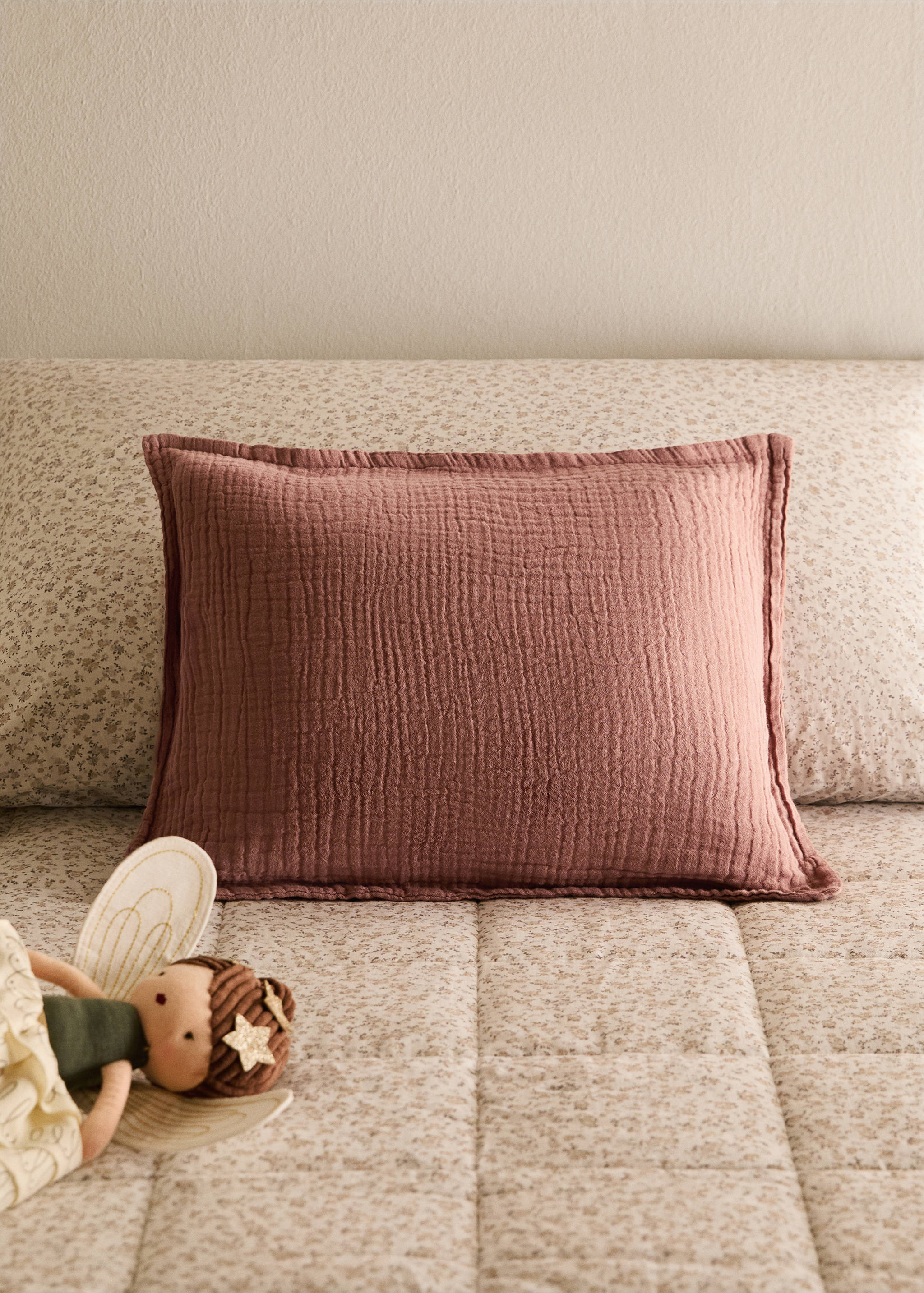 Gauze children's cushion cover 30x40 cm - General plane, Cherry. Ref: 17041595-00.