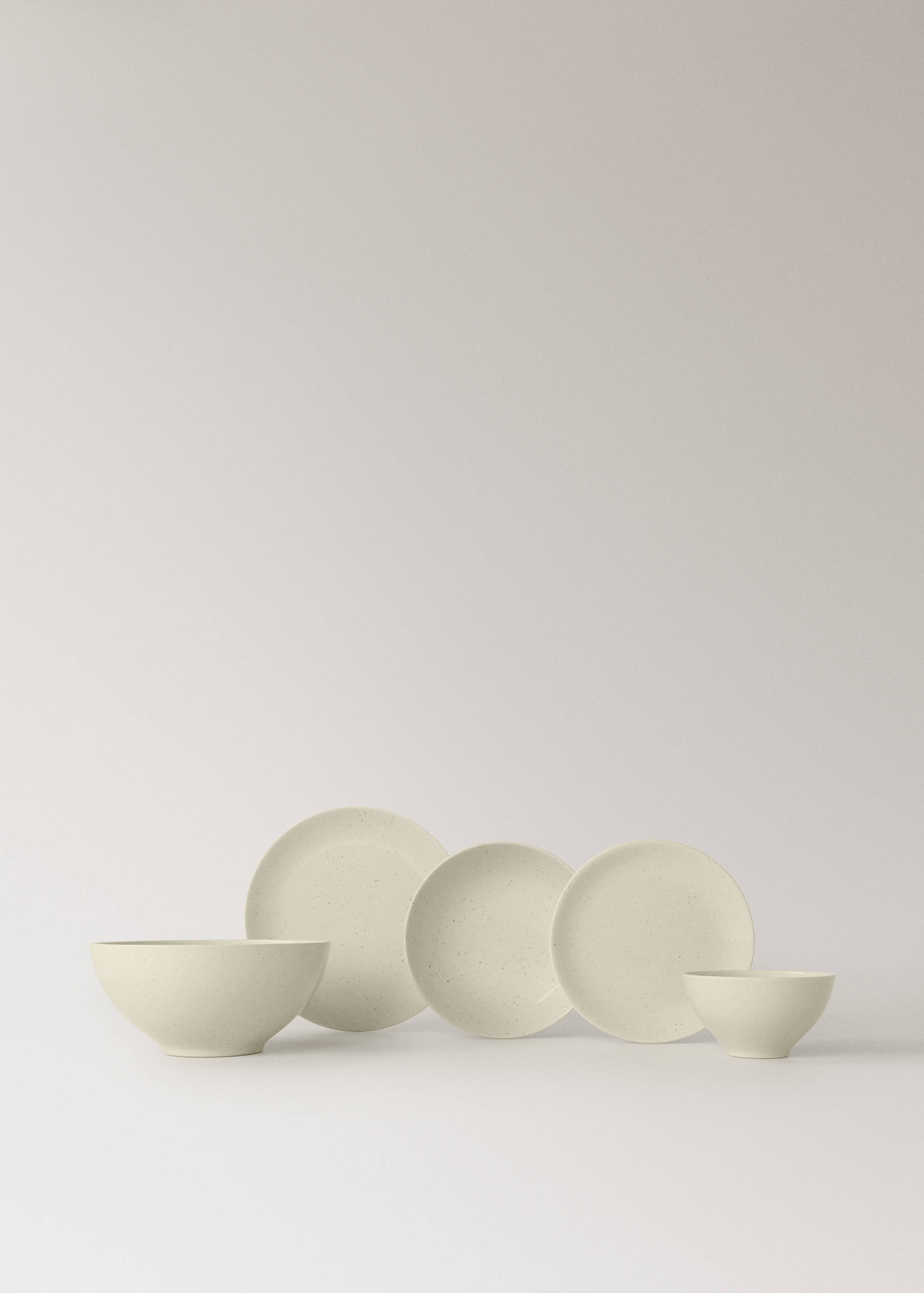 Stoneware dinner plate with spots - Details of the article 3