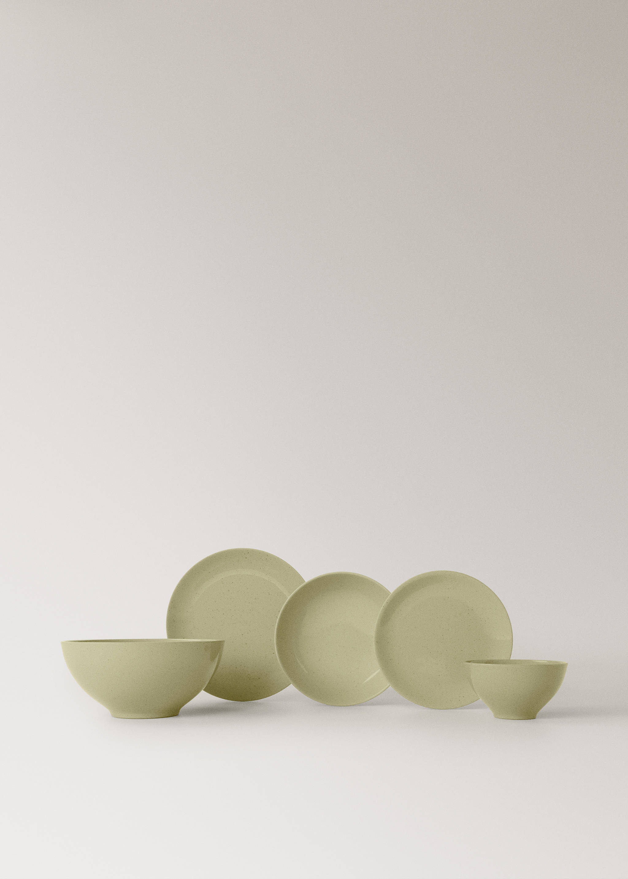 Stoneware dinner plate with spots - Details of the article 3