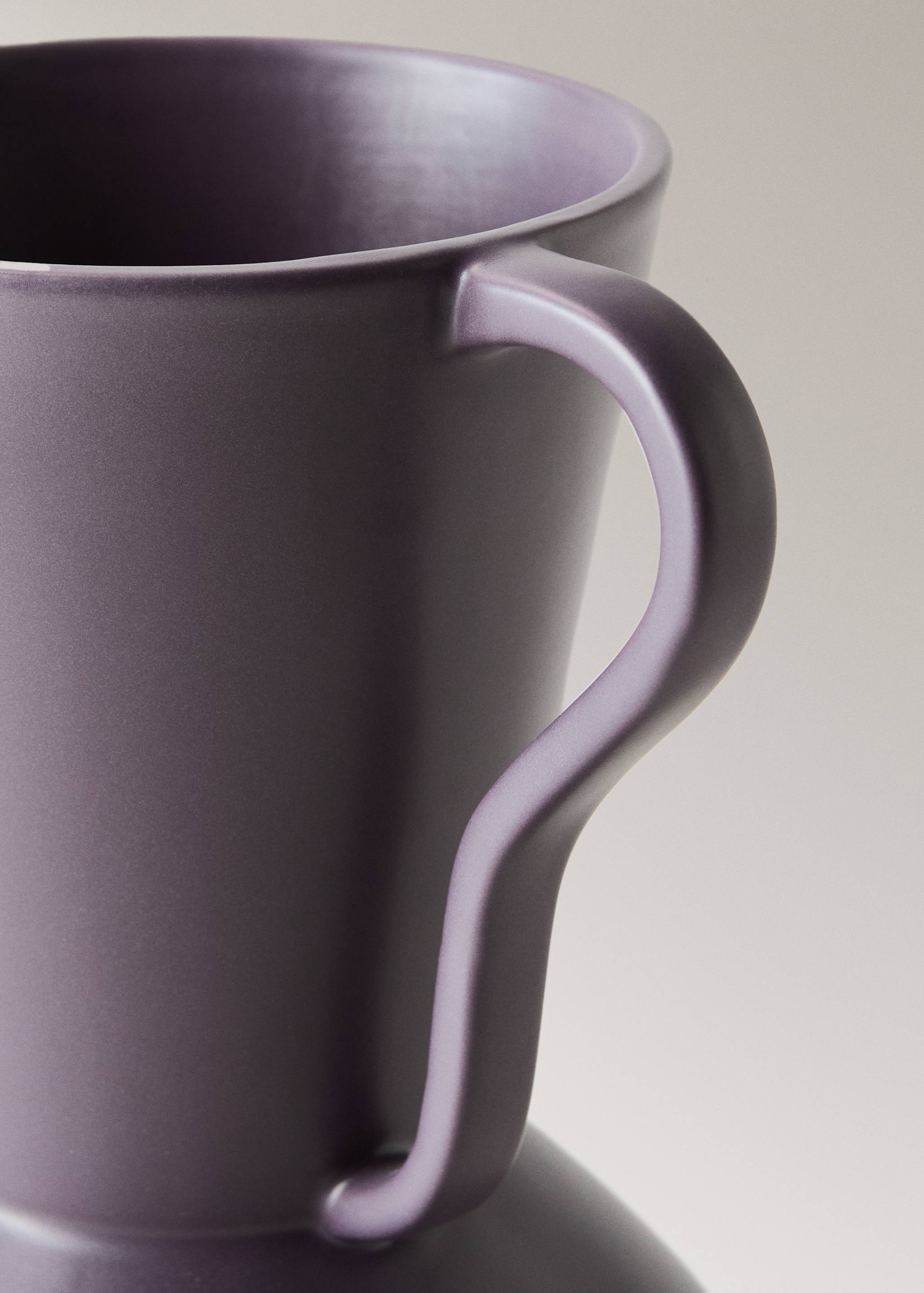 Double-handled stoneware jug - Details of the article 1