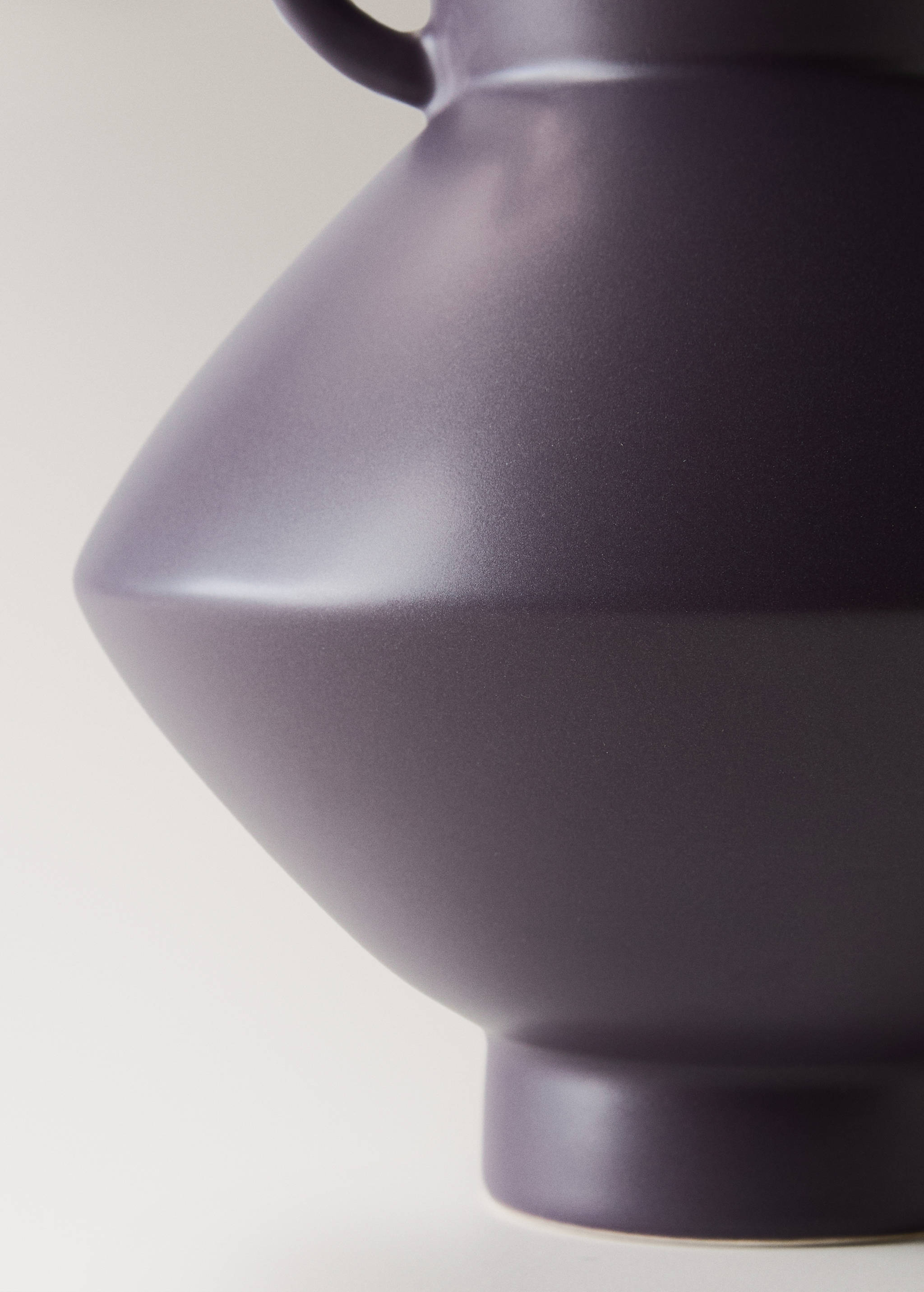 Double-handled stoneware jug - Details of the article 2