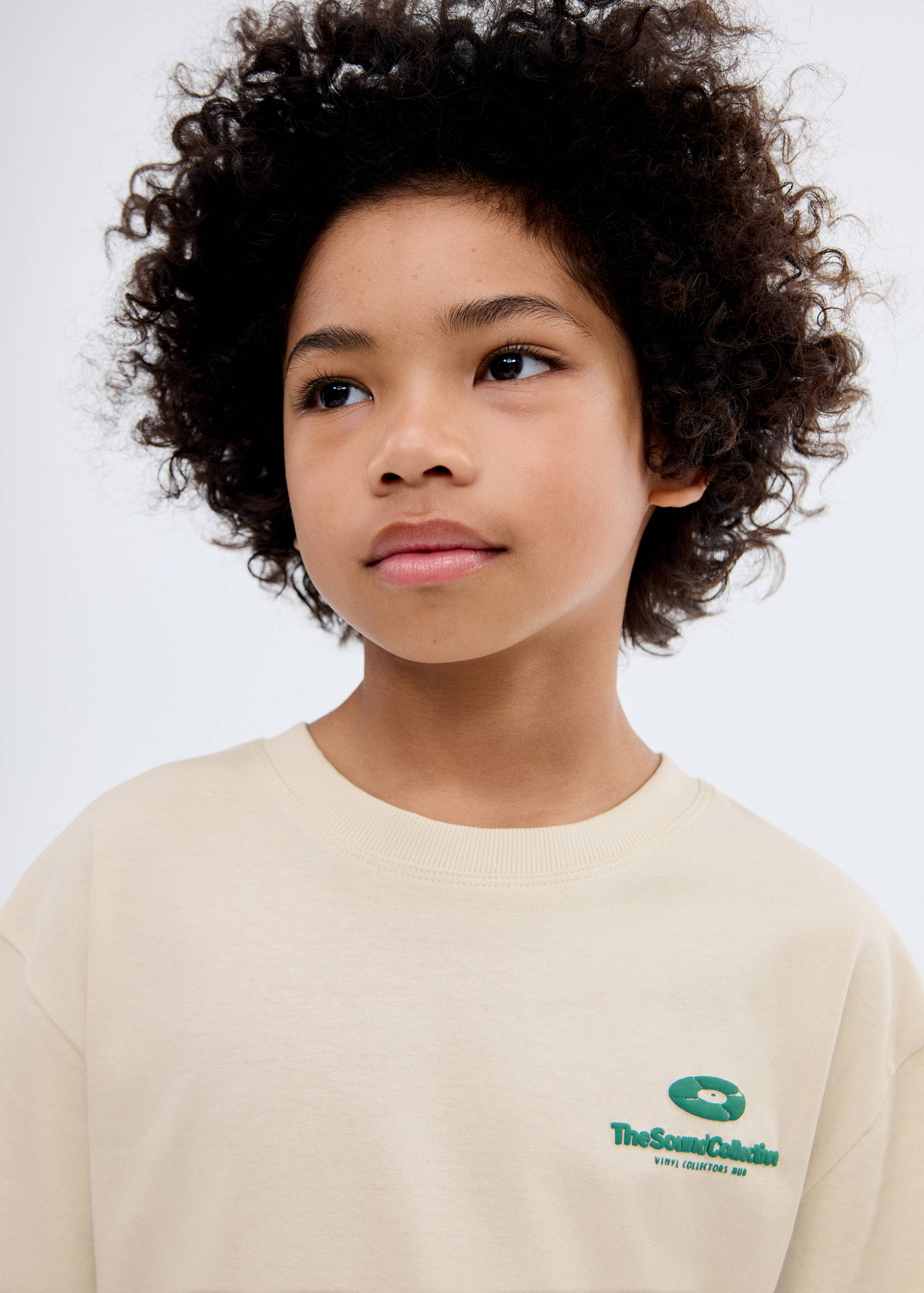 Printed embossed letters t-shirt - Details of the article 1