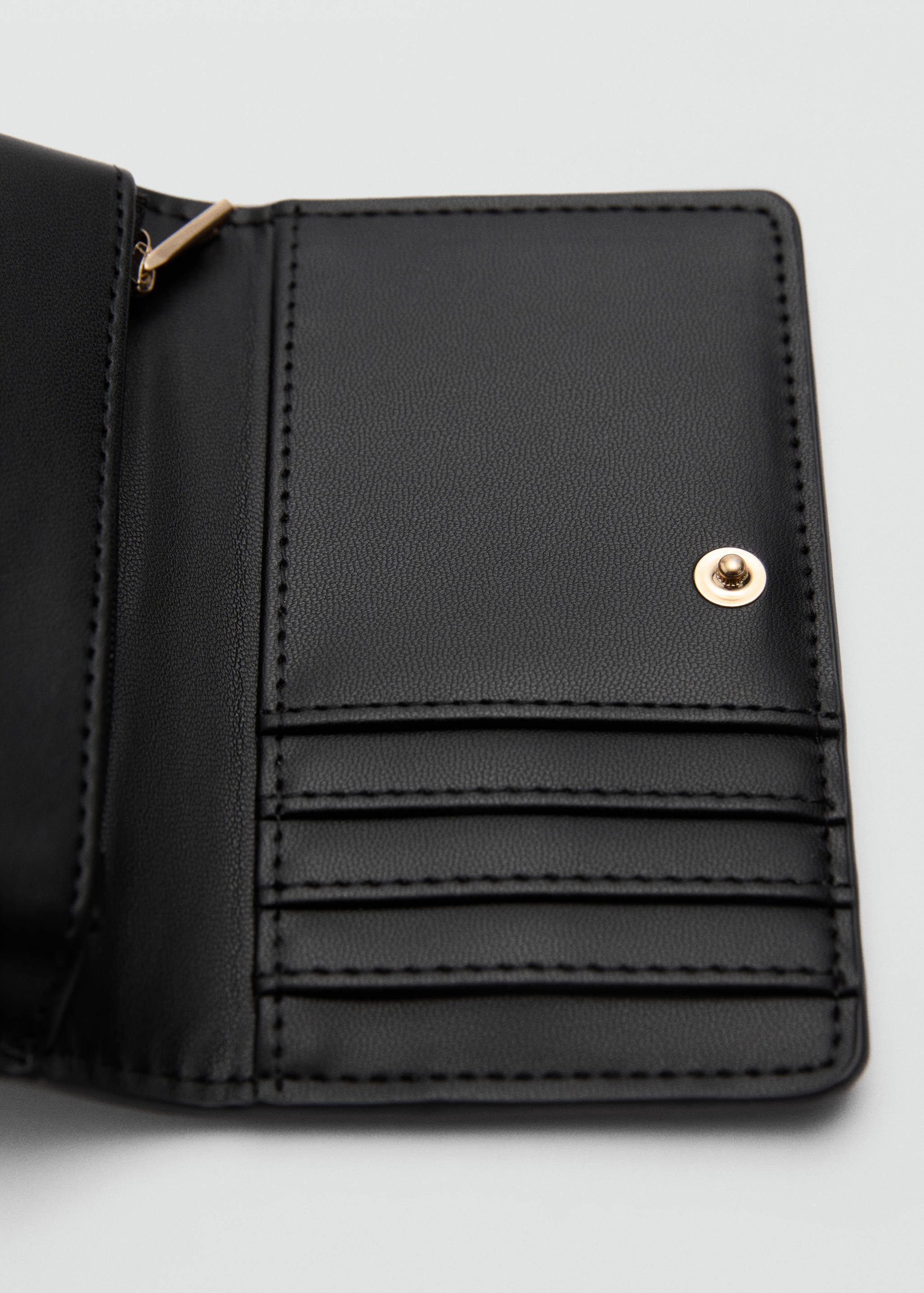 Small wallet with croc effect - Details of the article 1