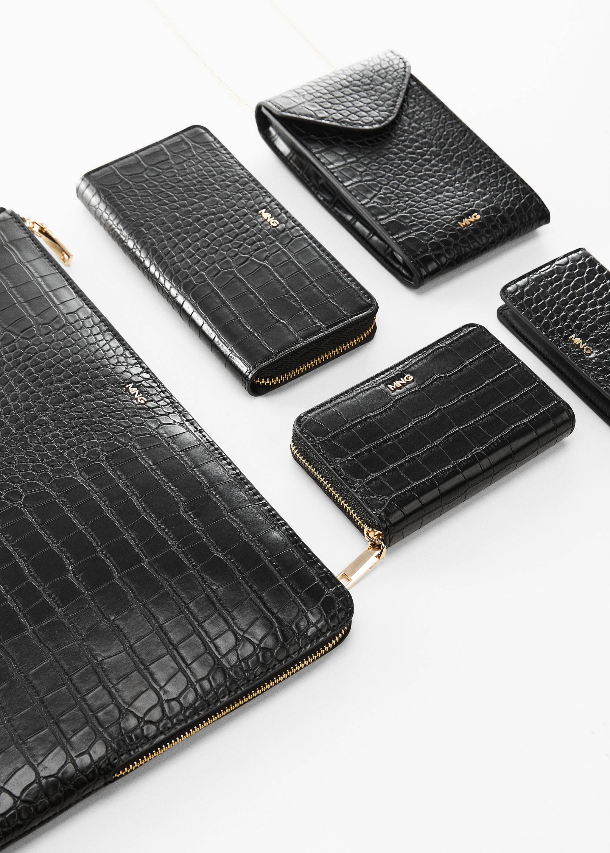Small wallet with croc effect - Details of the article 5
