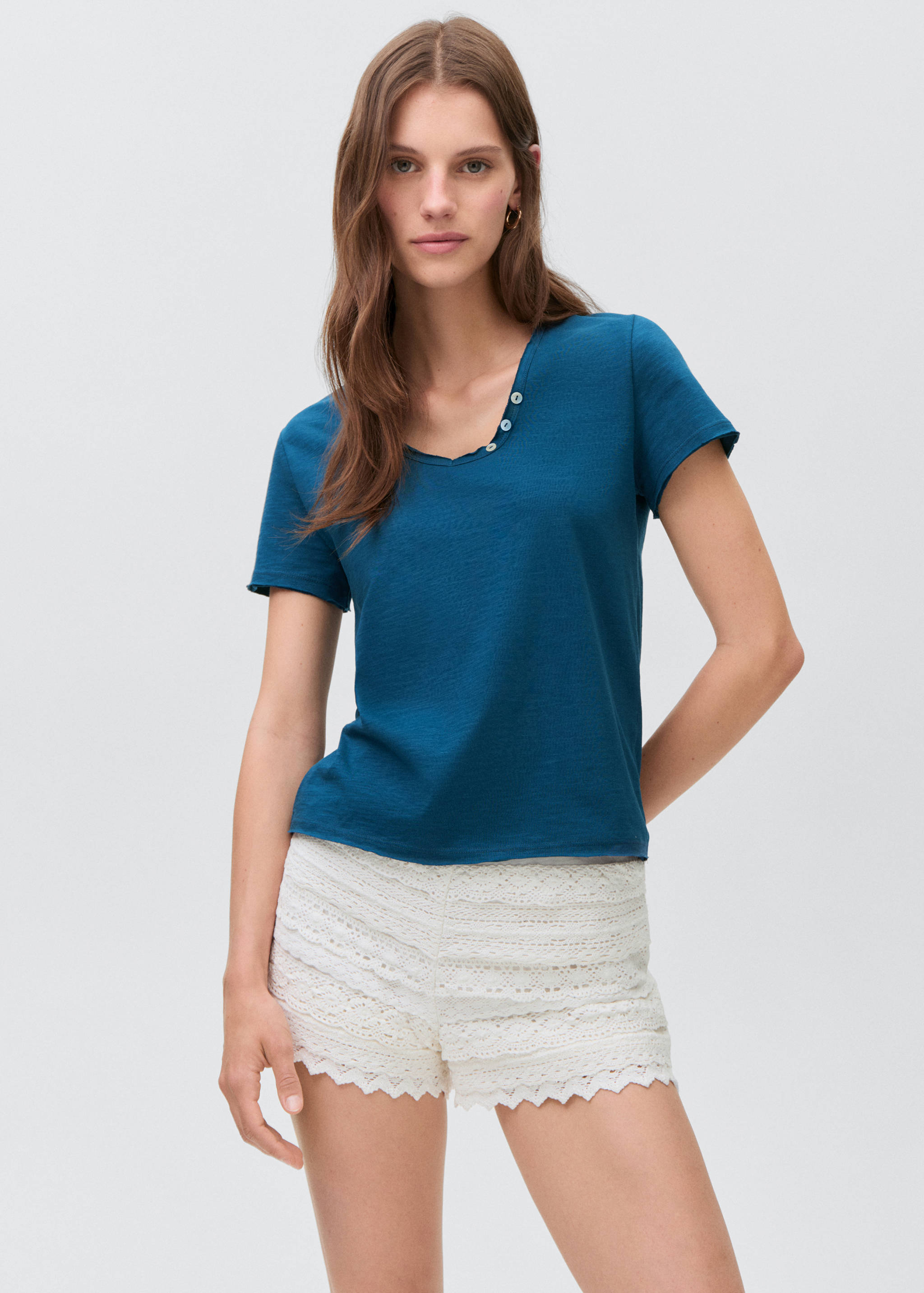 T-shirt with mother-of-pearl button detail - Medium plane