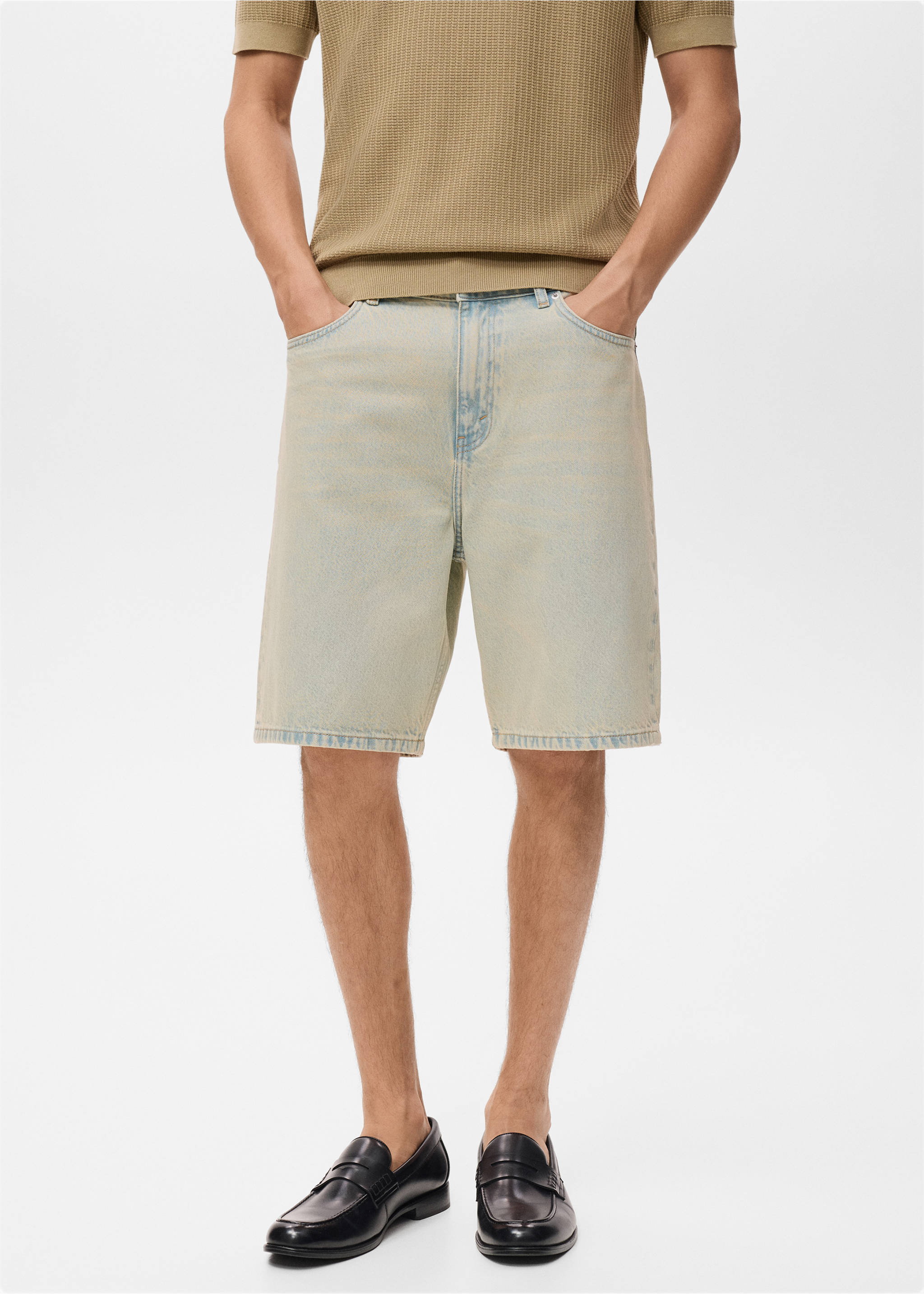 Denim relaxed-fit bermuda shorts - Medium plane, Light Vintage Blue. Ref: 17042900-00.