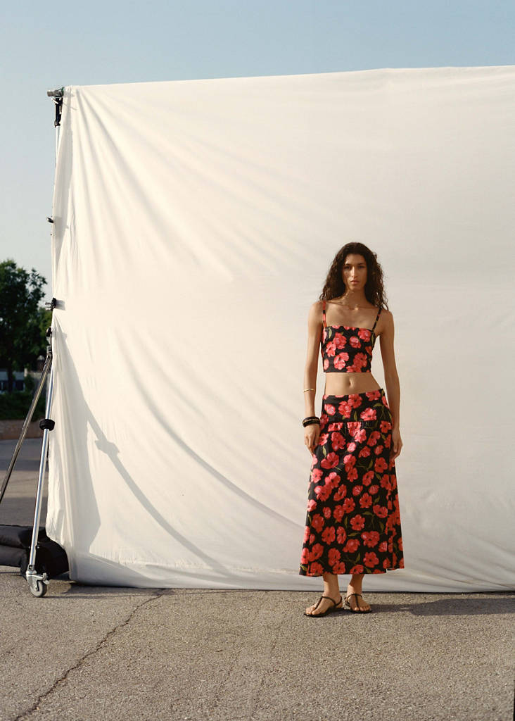 Floral-print flared skirt — Black