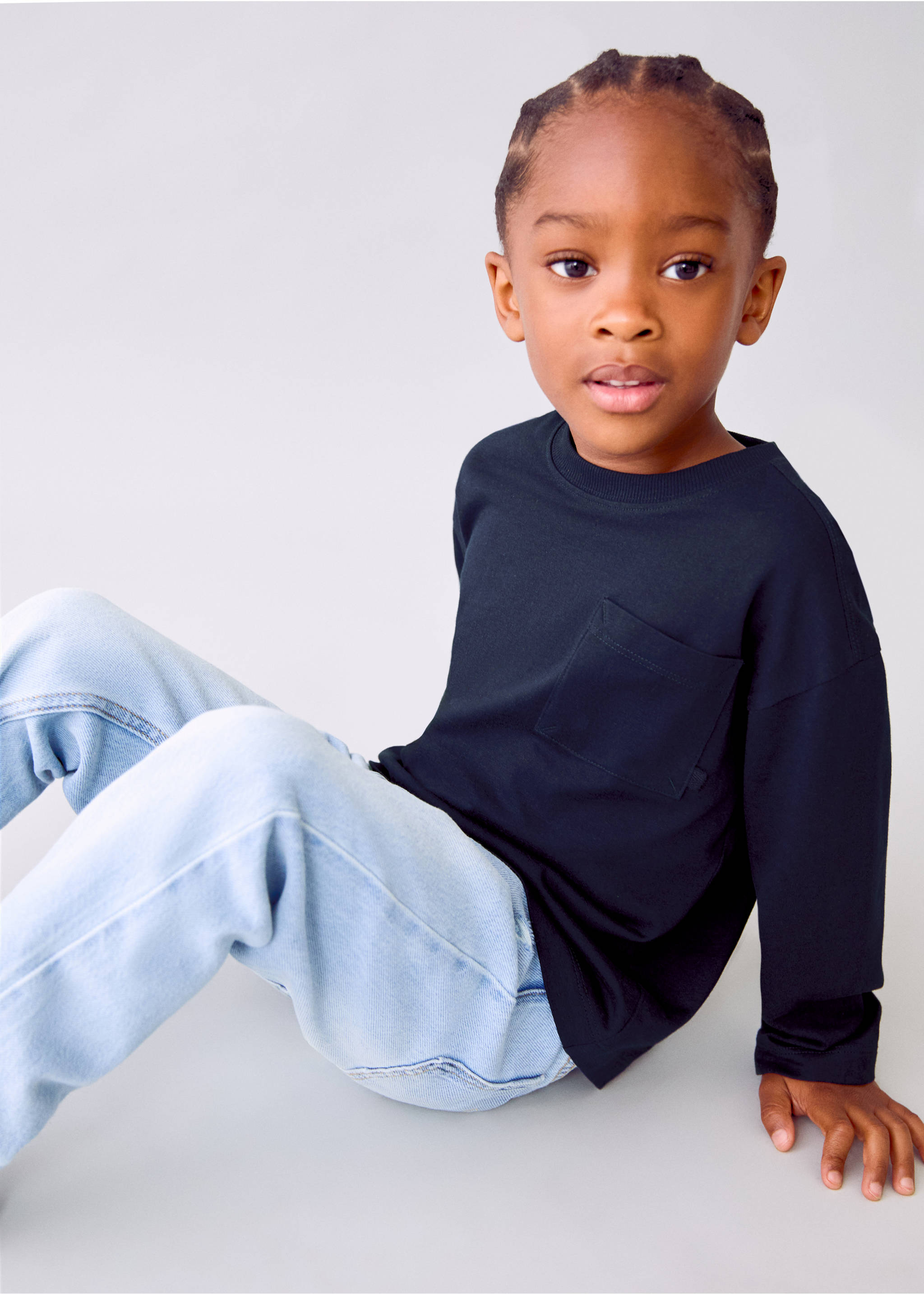 Navy blue long-sleeved t-shirt with a crew neck and chest pocket., Navy. Ref: 17042909-00.
