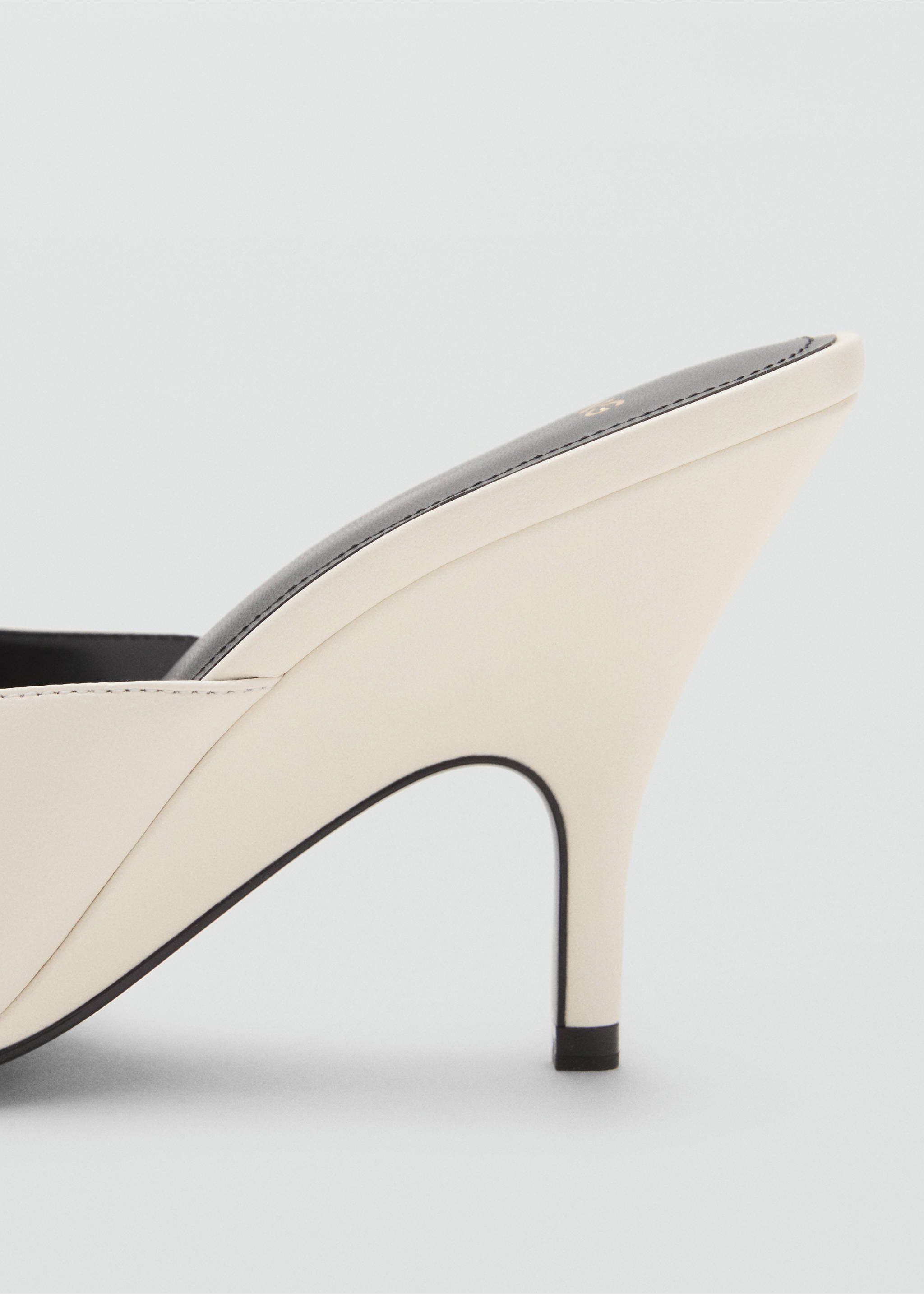 Leather heeled sandal with crossed straps - Details of the article 1, Ecru. Ref: 17042917-00.