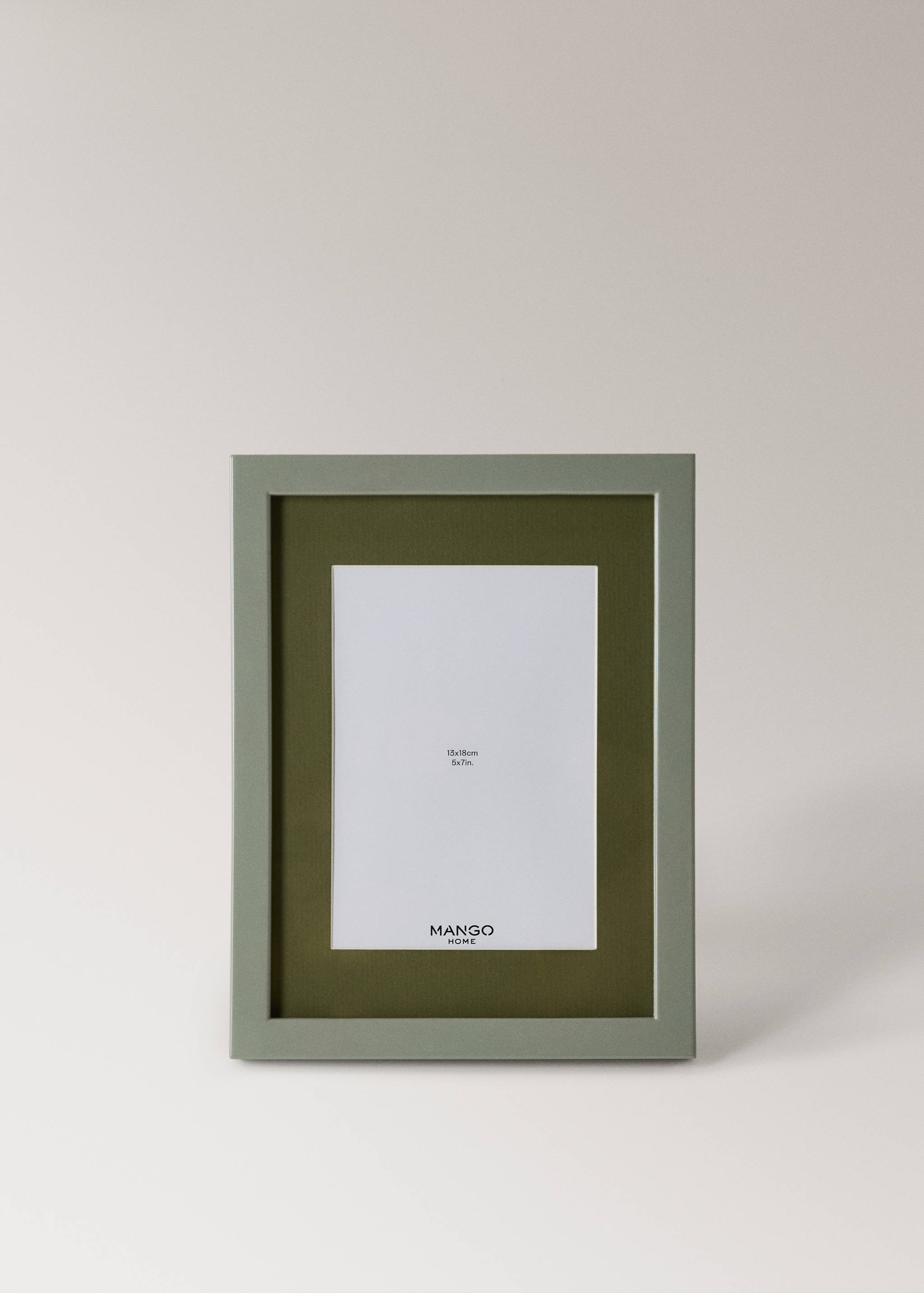 Großer farbig lackierter Bilderrahmen - Artikel ohne Model