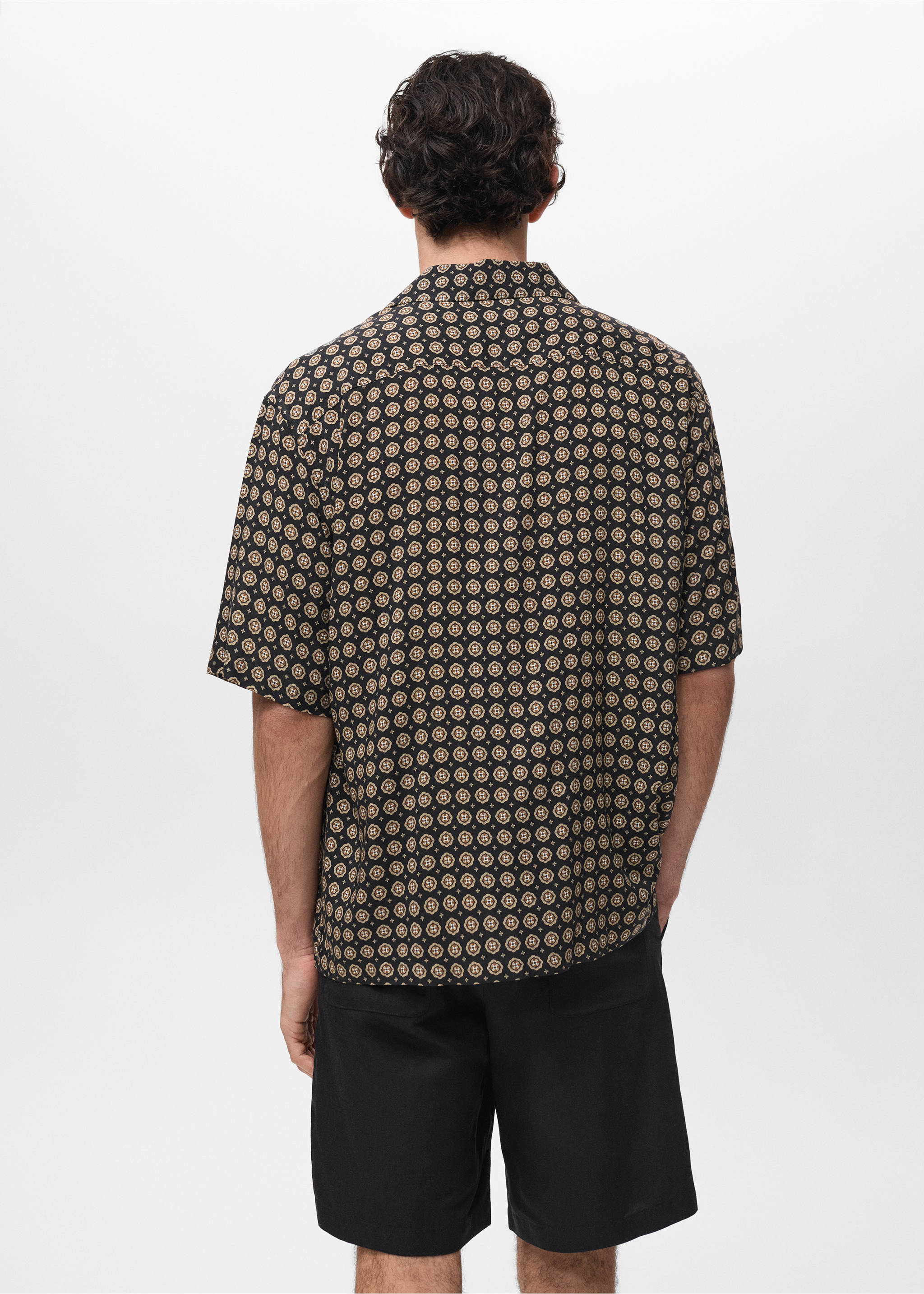 Chemise regular-fit fluide imprimée - Verso de l’article, Noir. Ref: 17042929-00.