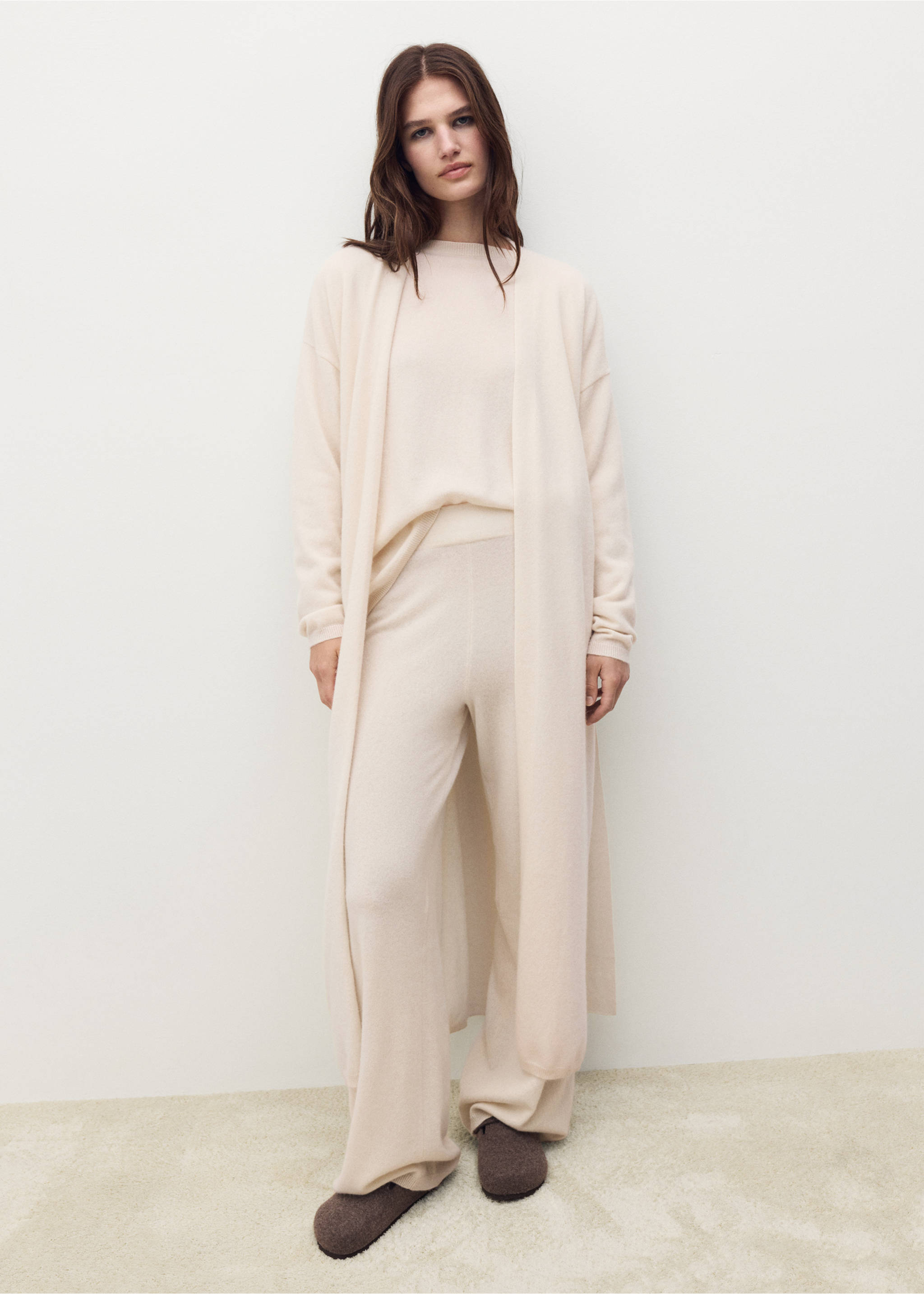 Cardigan 100 % cachemire coupe longue - Plan général, Blanc cassé. Ref: 17043304-00.