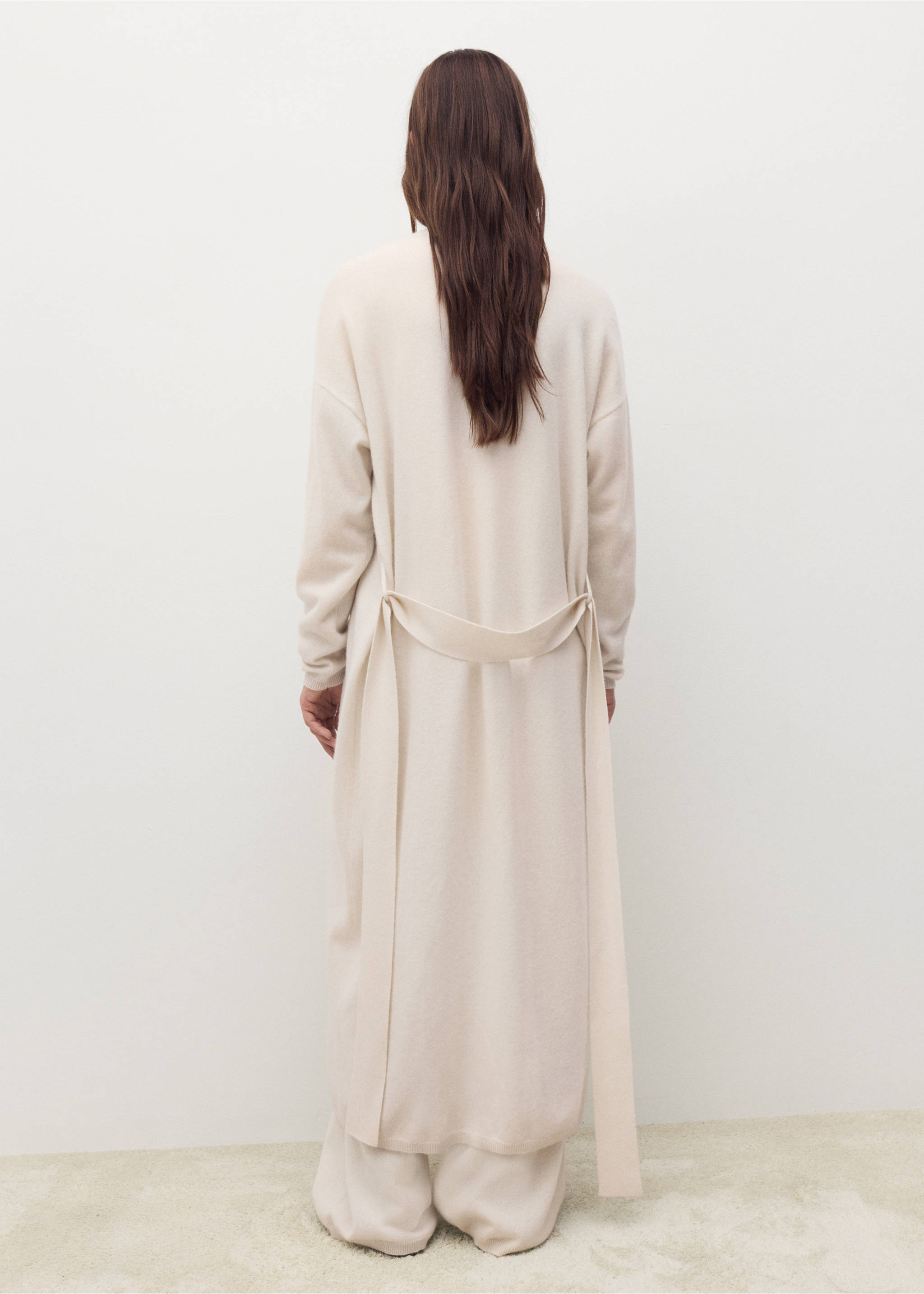 Cardigan 100 % cachemire coupe longue - Verso de l’article, Blanc cassé. Ref: 17043304-00.