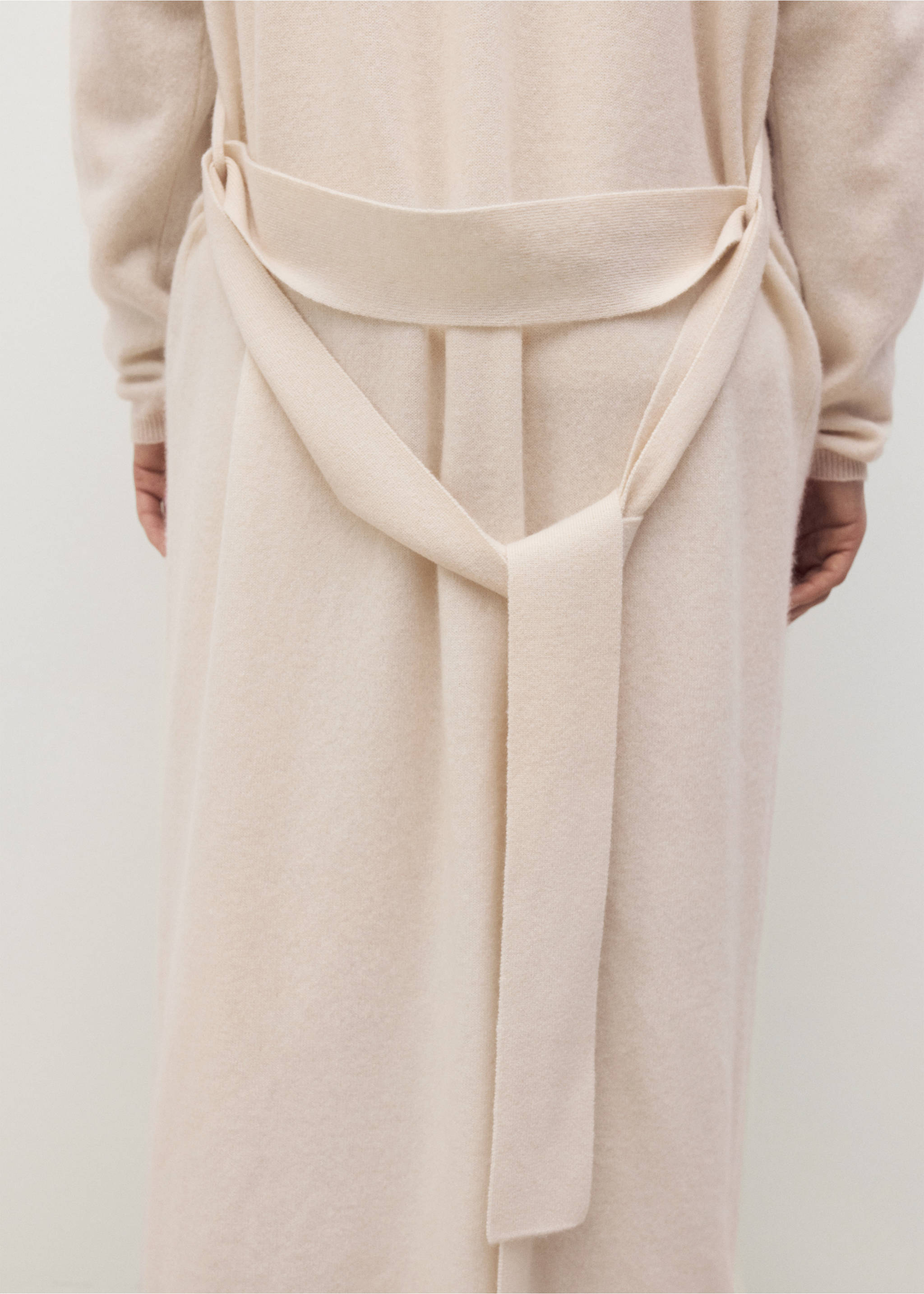 Cardigan 100 % cachemire coupe longue - Détail de l'article 6, Blanc cassé. Ref: 17043304-00.