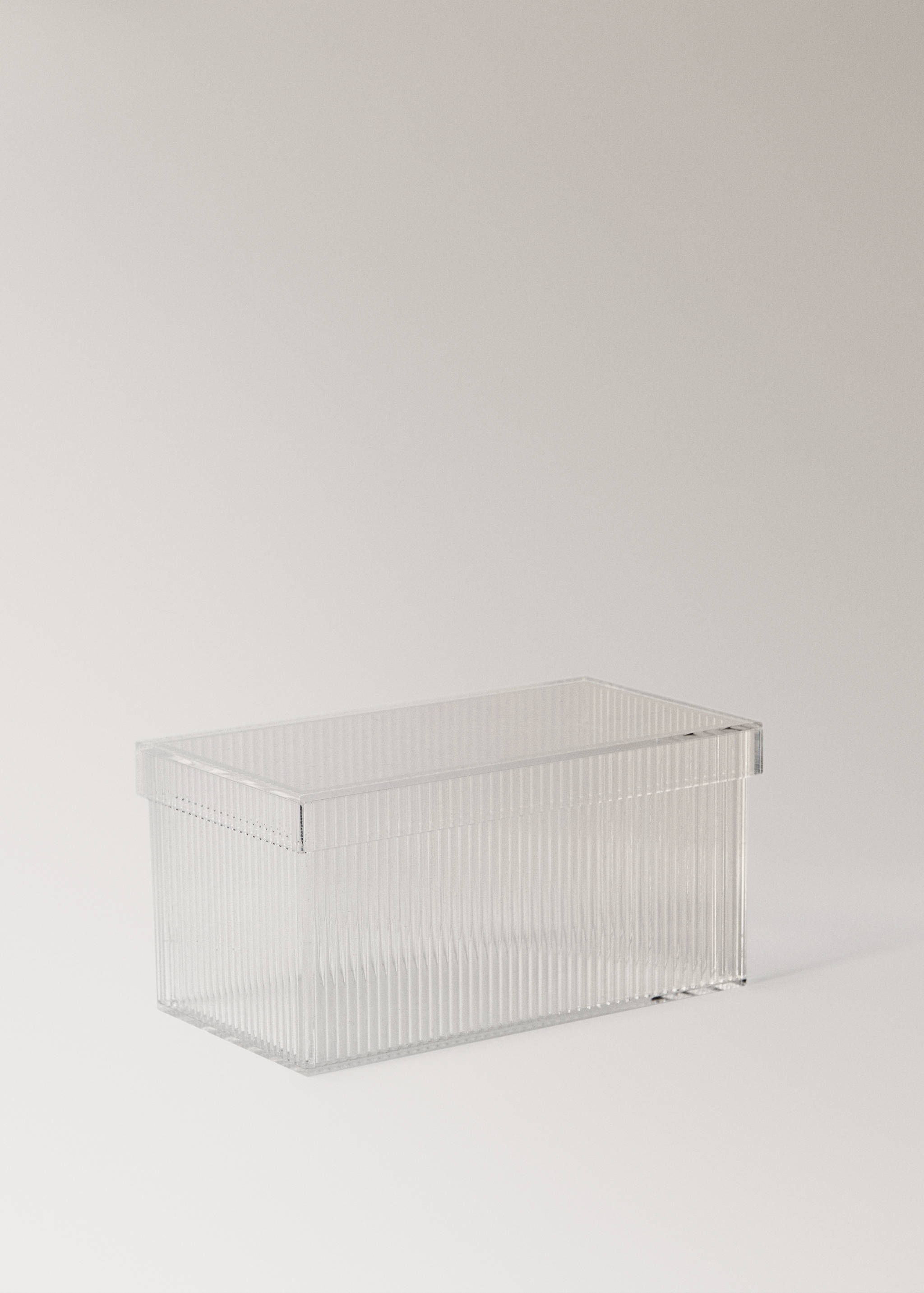 Medium transparent box - Details of the article 1