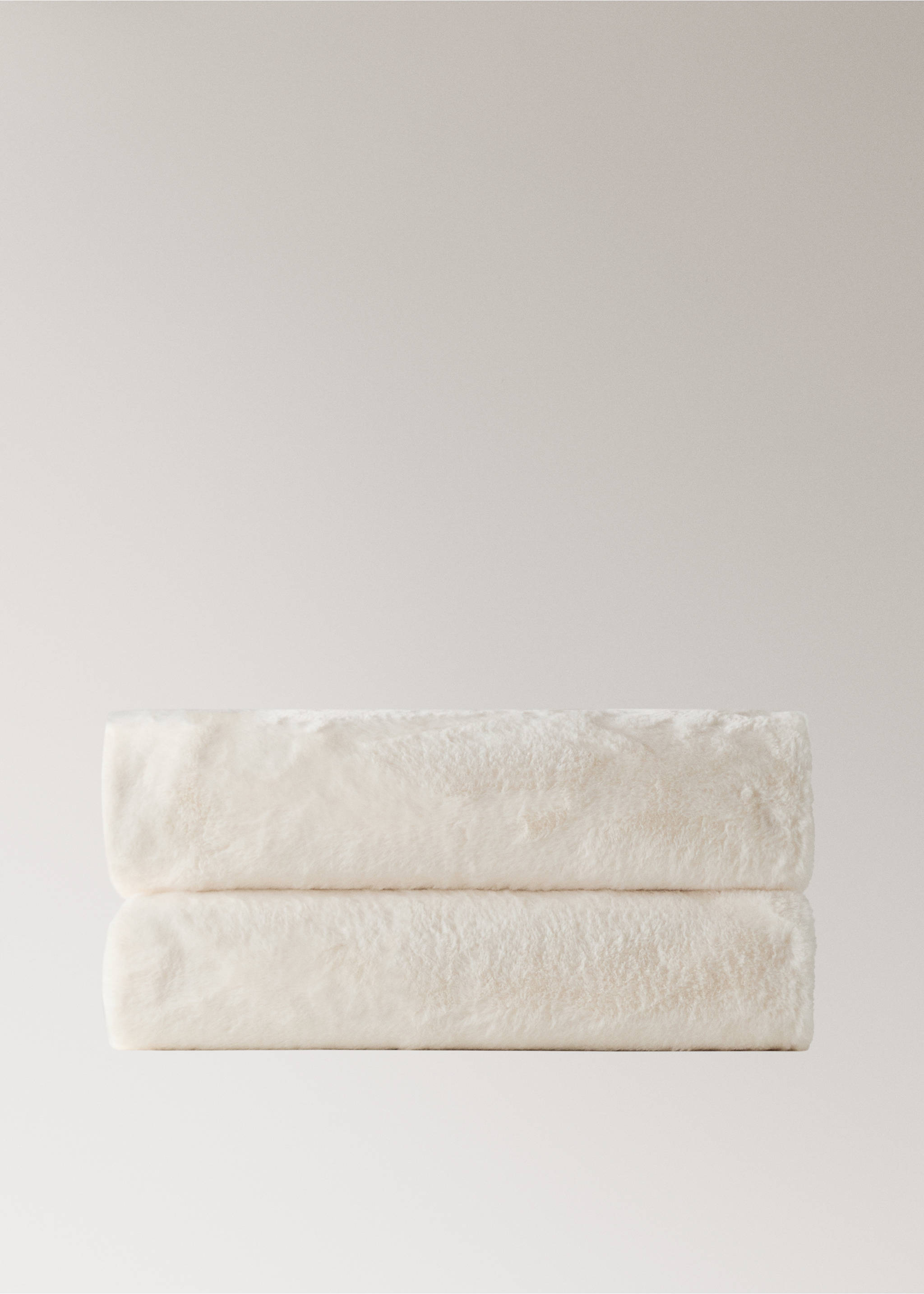 Large double-faced faux-fur blanket - Article without model, Ivory White. Ref: 17043313-00.