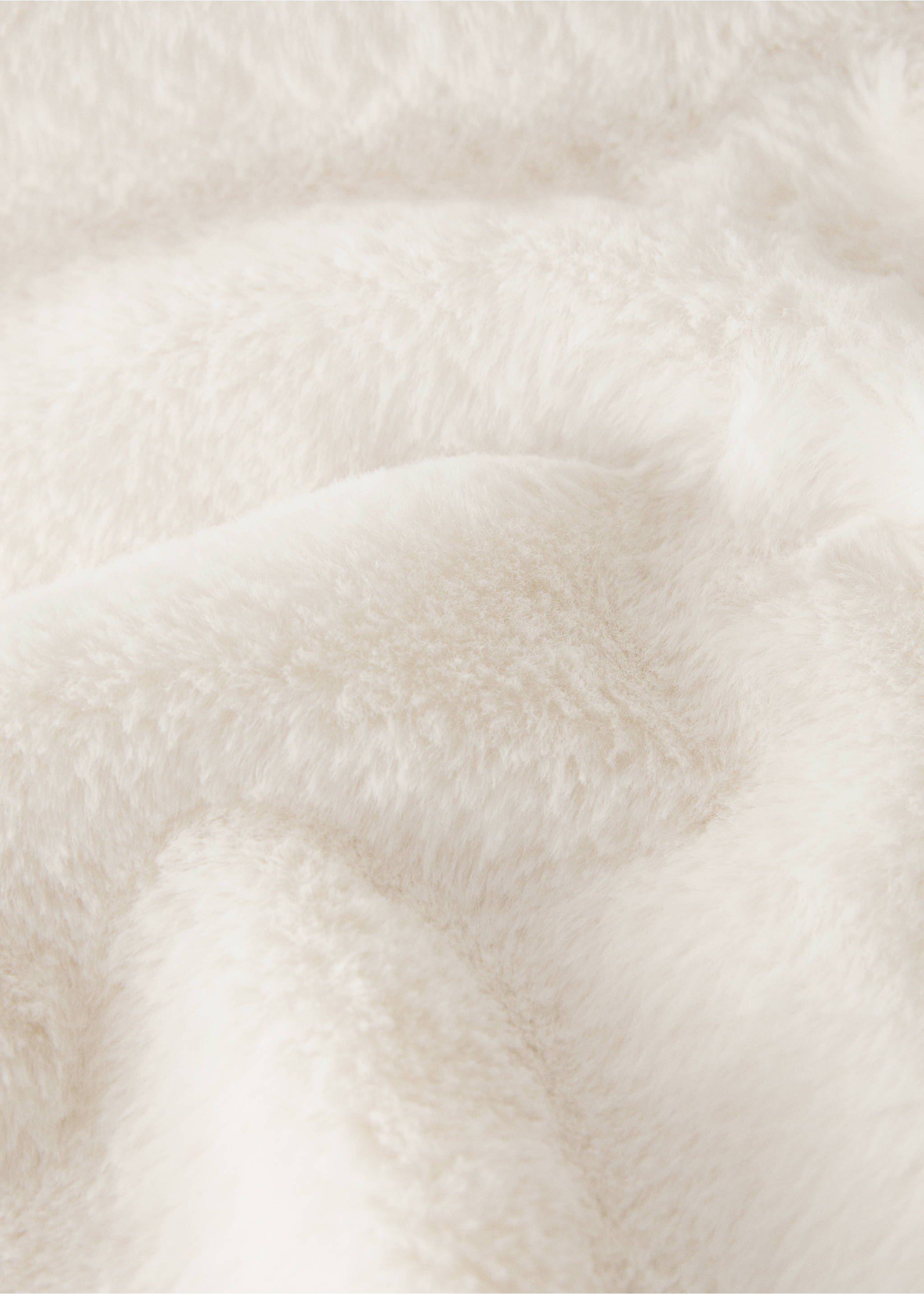 Large double-faced faux-fur blanket - Details of the article 1, Ivory White. Ref: 17043313-00.