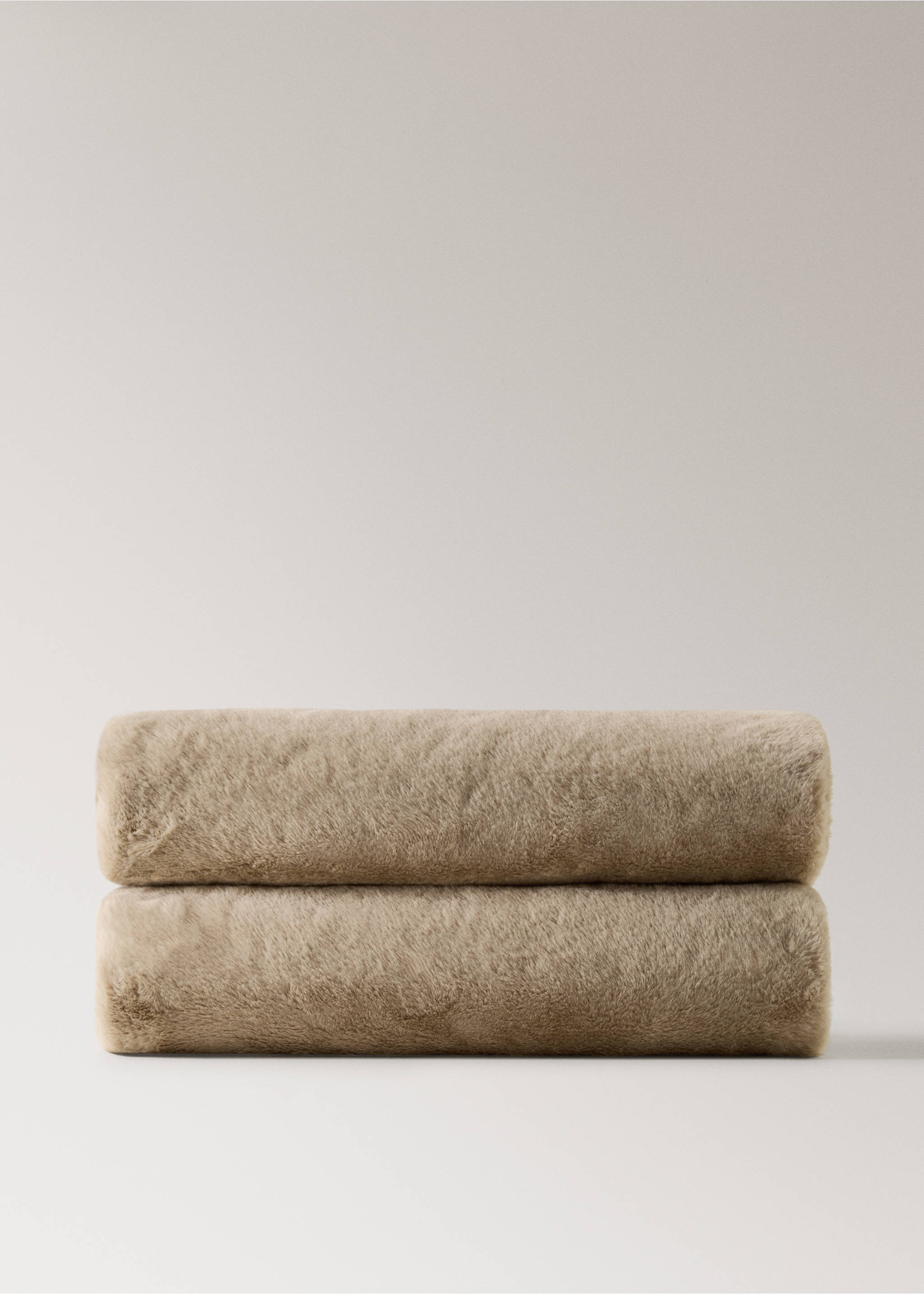 Large double-faced faux-fur blanket - Article without model, Chocolate. Ref: 17043313-00.