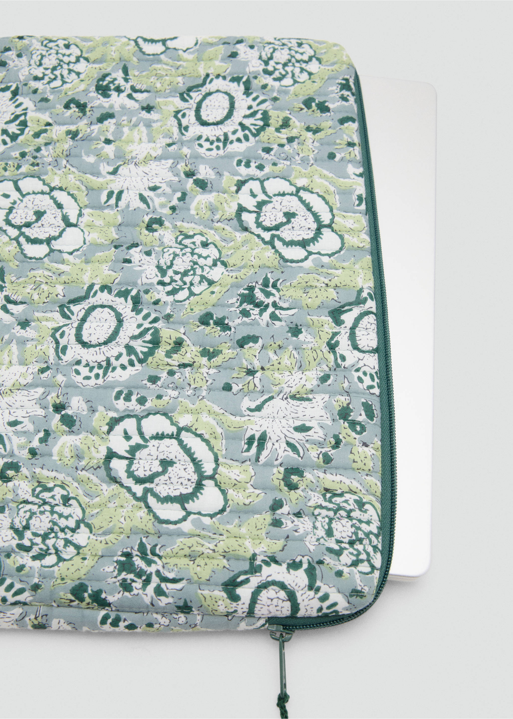 Funda portátil estampada - Detalle del artículo 1, Verde pastel. Ref: 17043314-00.