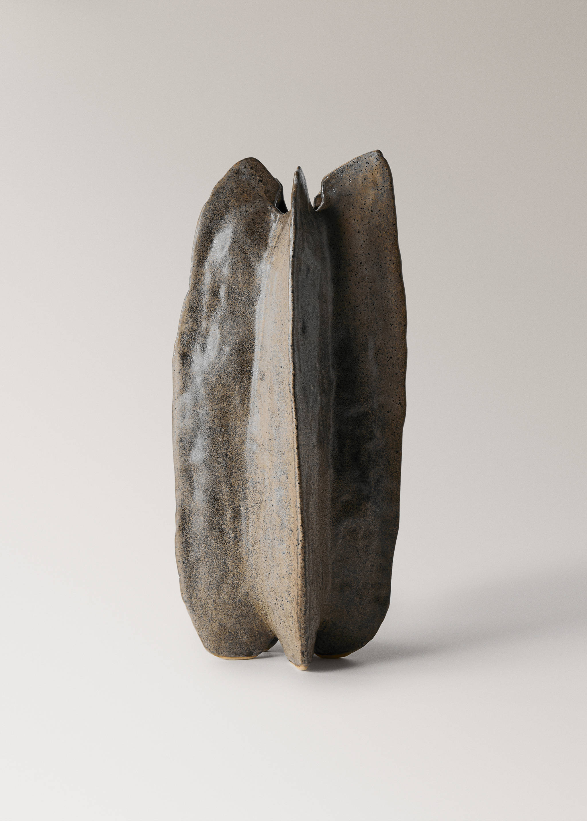 Tall organic stoneware vase - Article without model