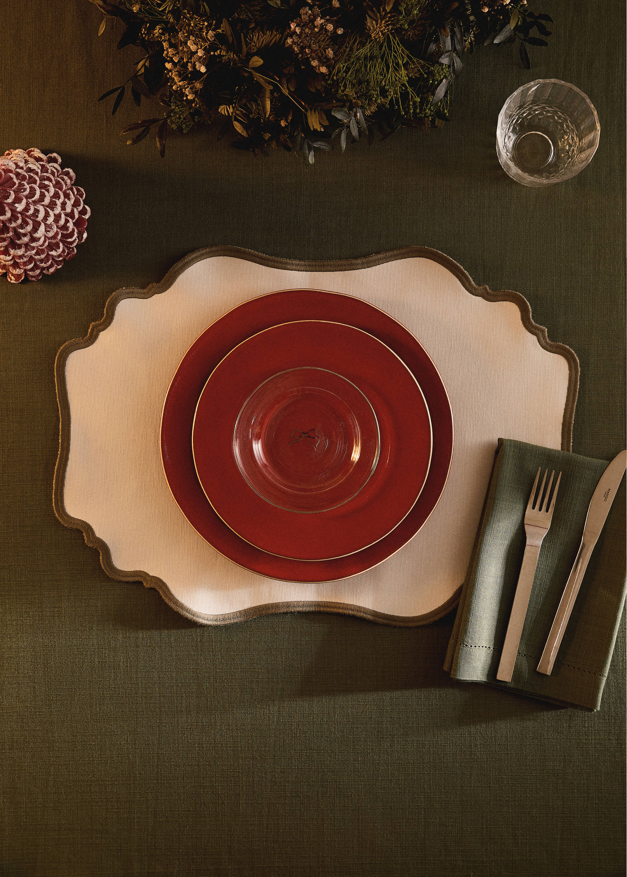 Oval resin-coated placemat with wave pattern - General plane
