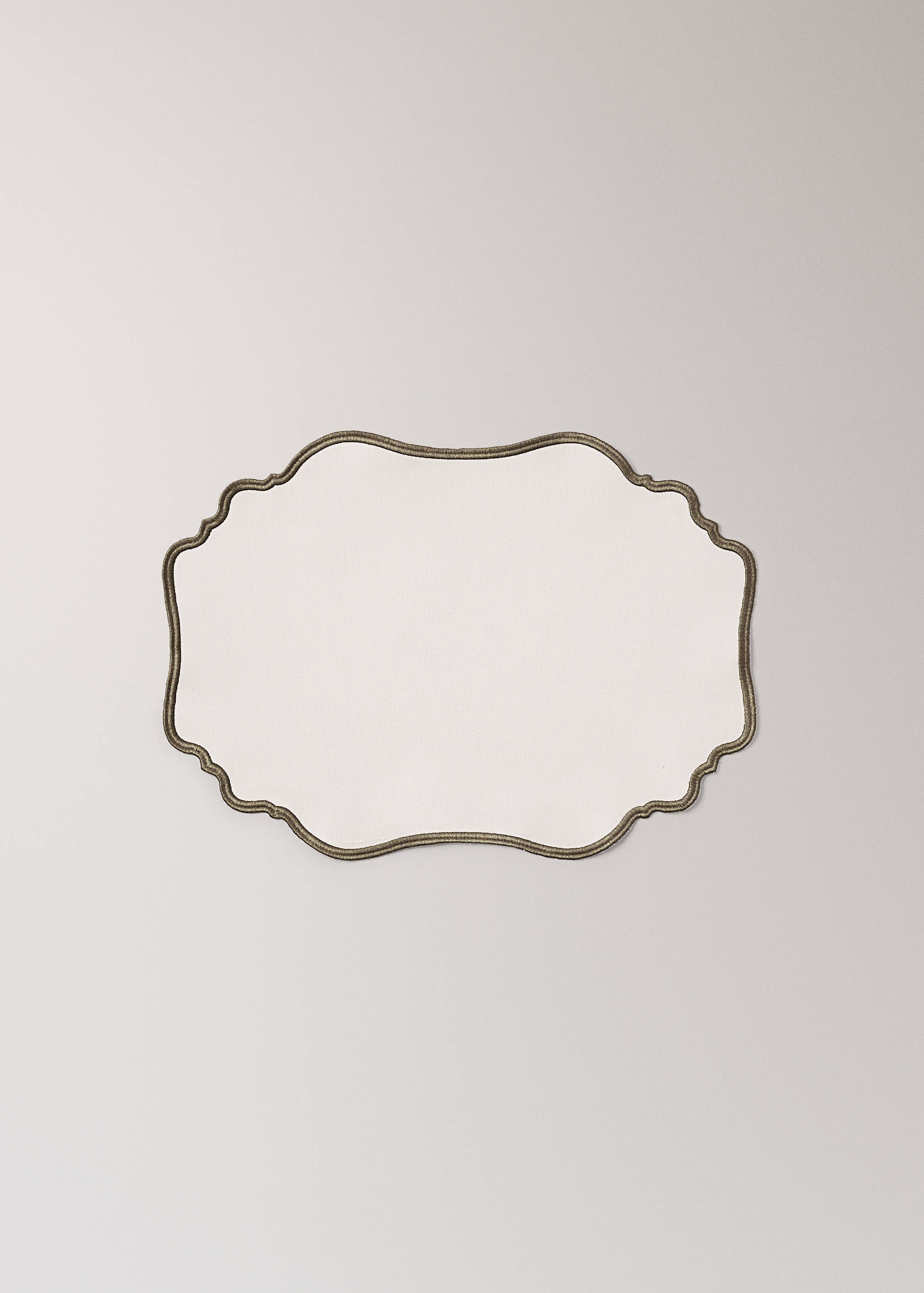 Oval resin-coated placemat with wave pattern - Article without model