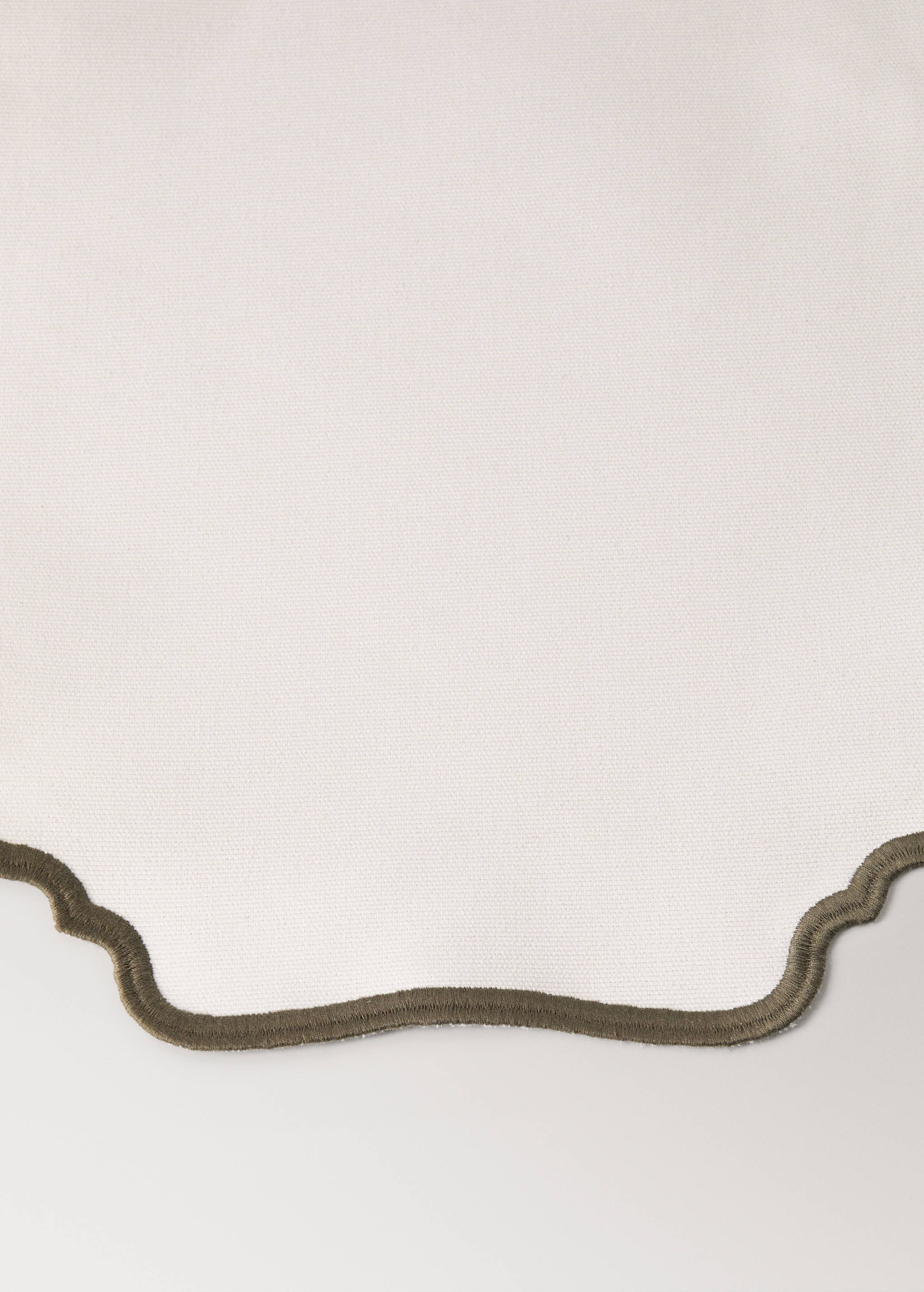 Oval resin-coated placemat with wave pattern - Details of the article 1